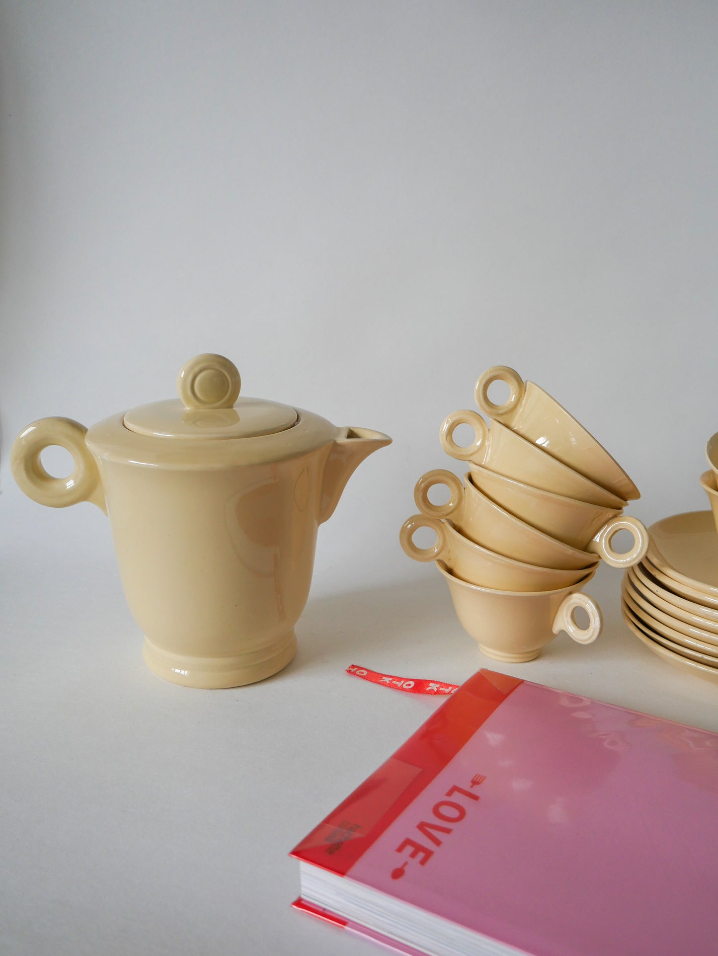 Service à thé composé d'une théière et de 8 tasses en céramique Digoin Sarreguemines crème Design 1950