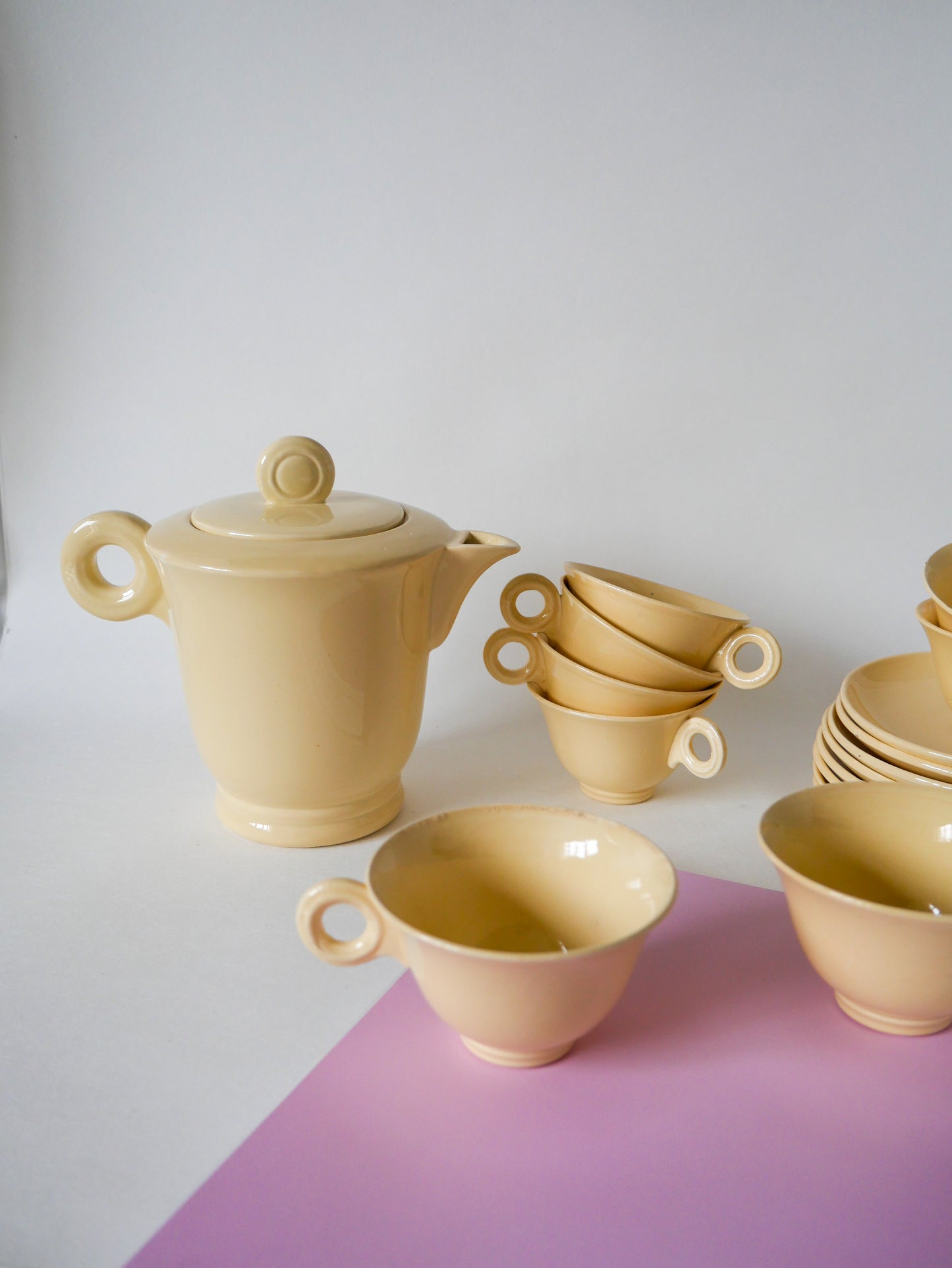 Service à thé composé d'une théière et de 8 tasses en céramique Digoin Sarreguemines crème Design 1950