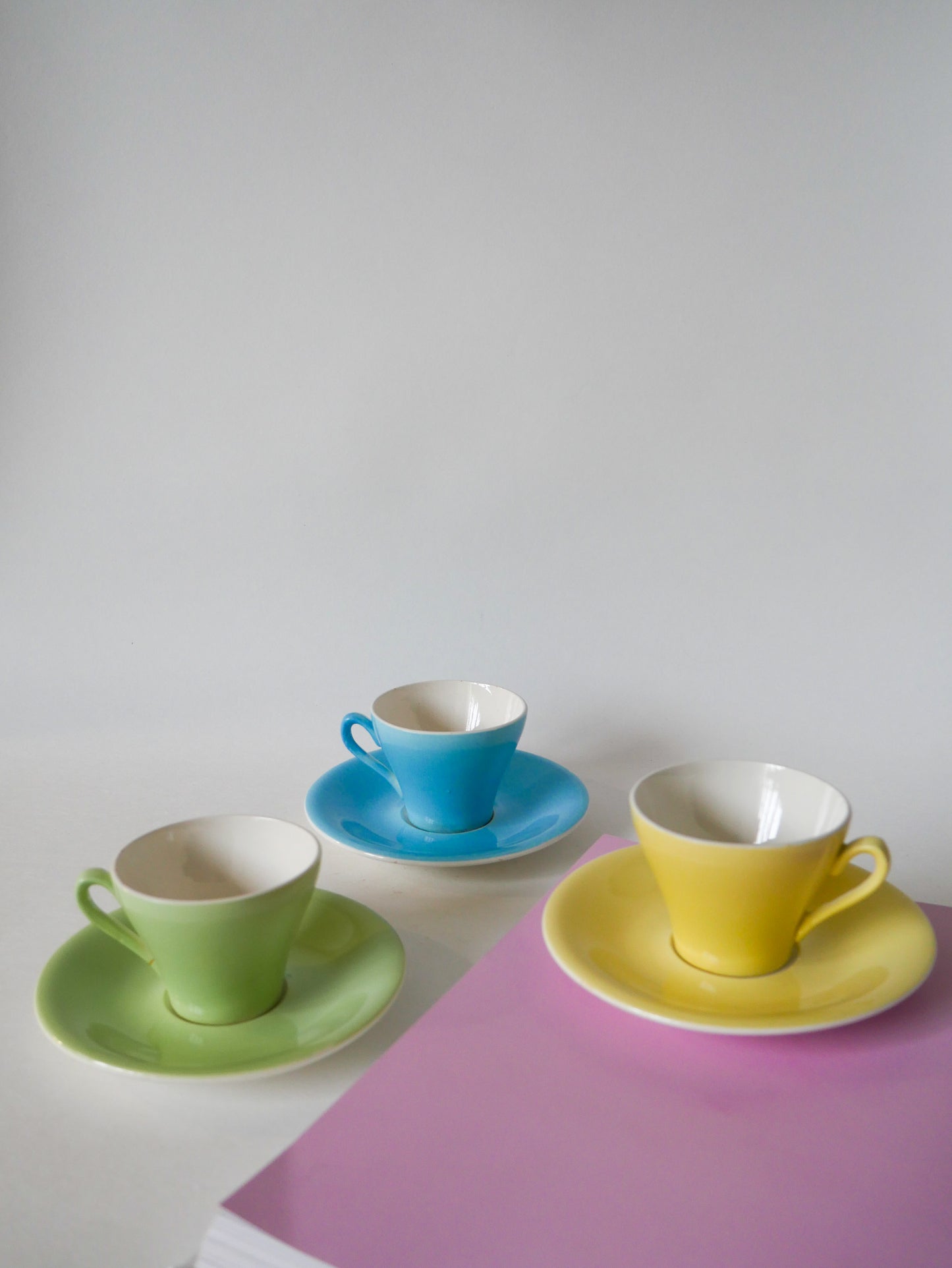 Lot de 4 tasses à café vert et bleu pastel 1950