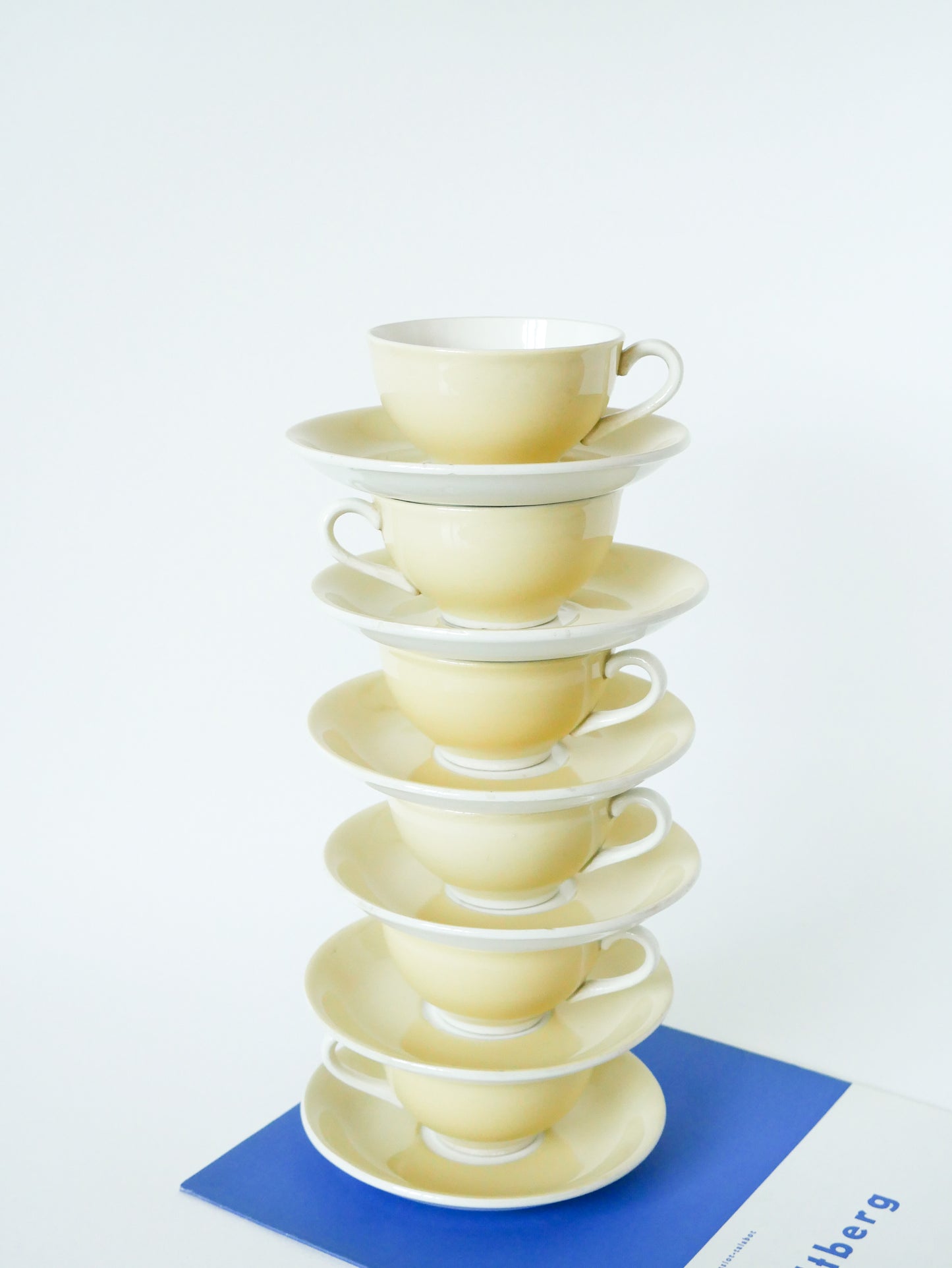 Ensemble de 6 tasses Pastel "Jaune" Digoin Sarreguemines, 1960