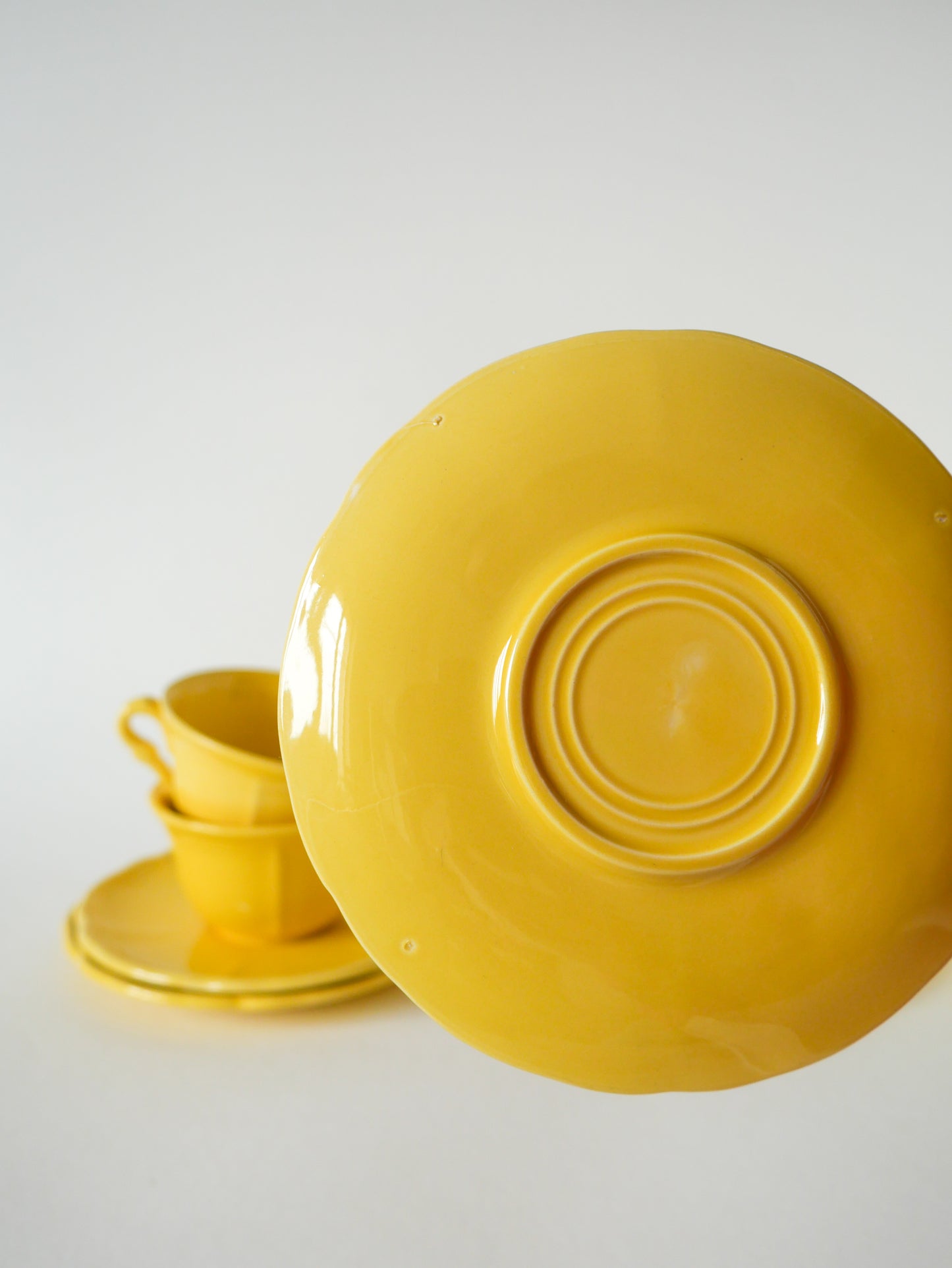 Ensemble de 5 tasses et sous-tasse Badonviller jaune citron, 1960