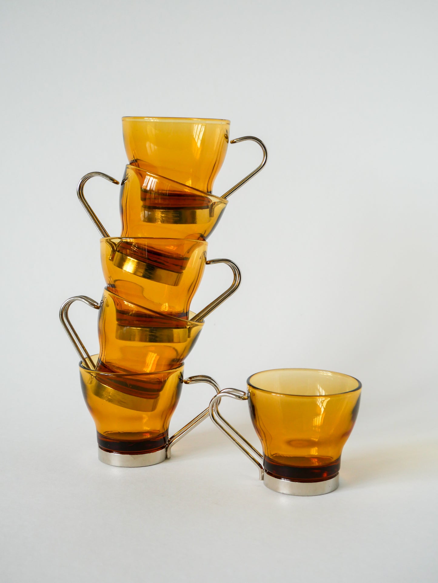 Ensemble de 6 tasses à café en verre ambré et chrome, Design, 1970