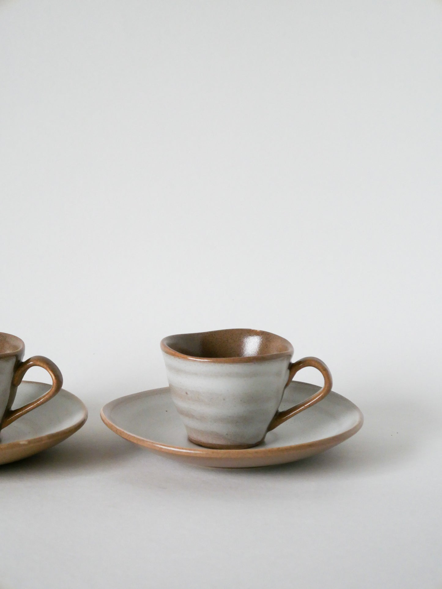 Paire de tasses en grès Niderviller, 1960