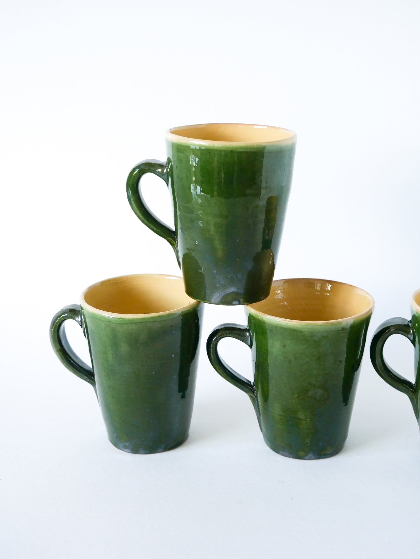 Ensemble de 4 mugs verts en grès vernissé, céramique, 1970