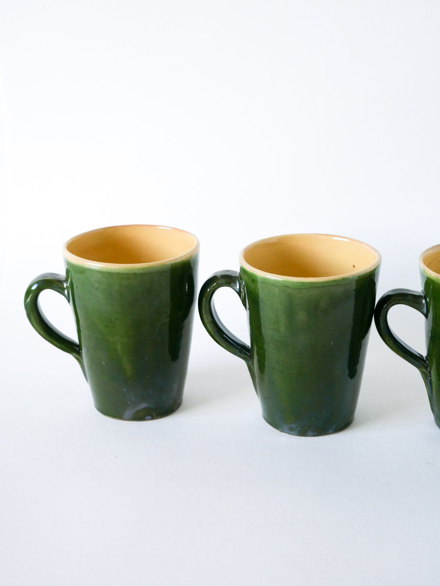 Ensemble de 4 mugs verts en grès vernissé, céramique, 1970