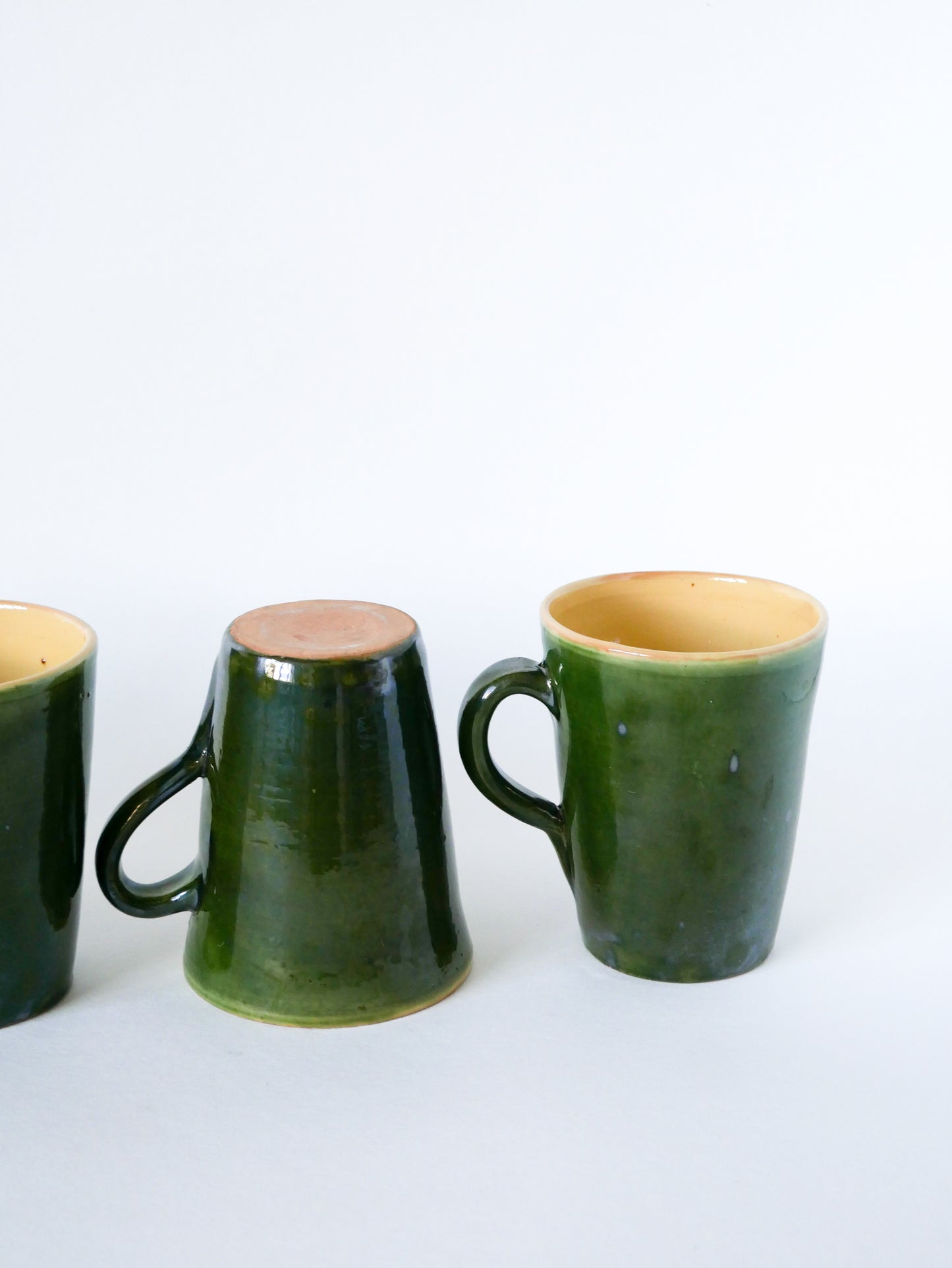 Ensemble de 4 mugs verts en grès vernissé, céramique, 1970