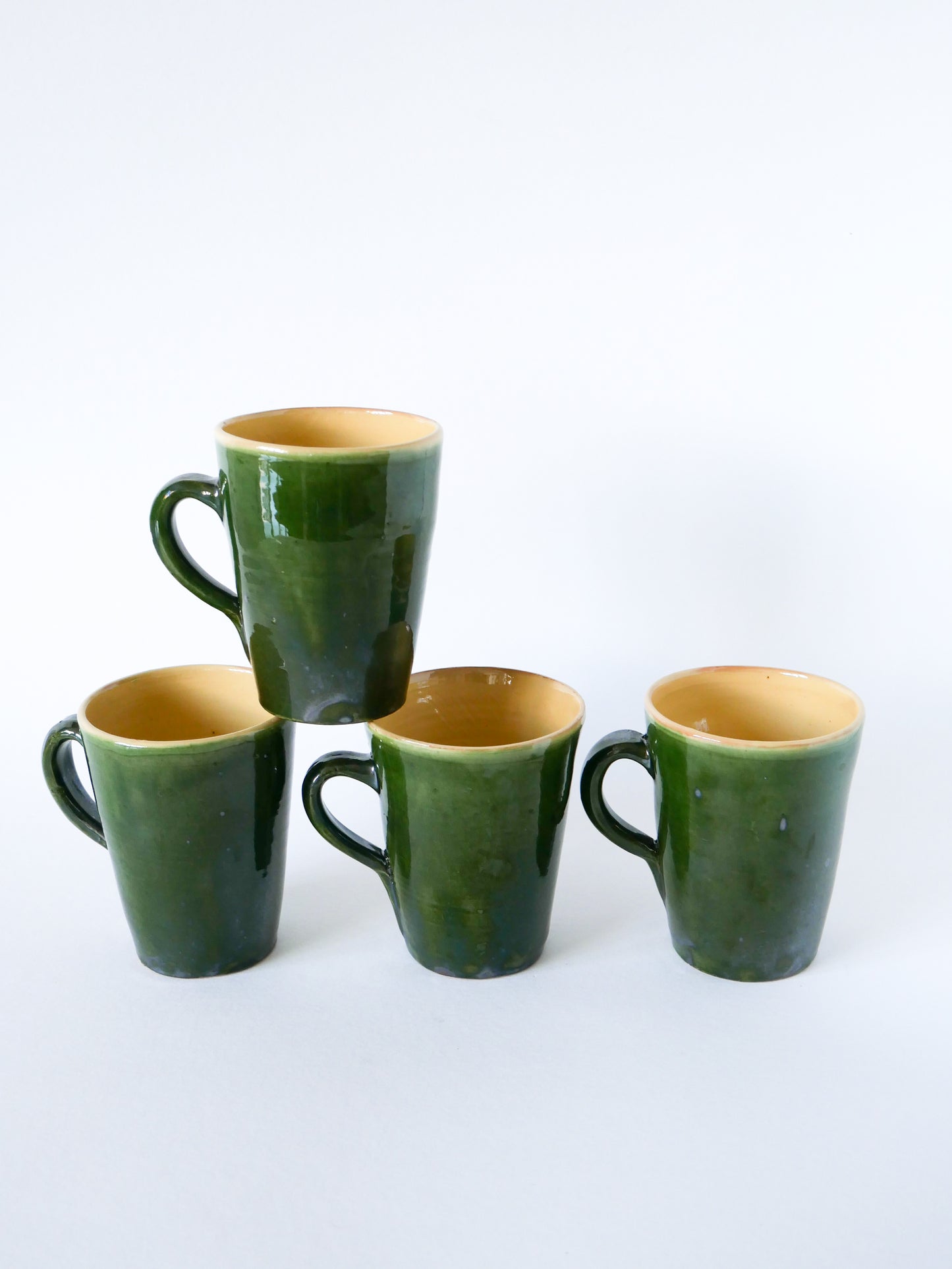 Ensemble de 4 mugs verts en grès vernissé, céramique, 1970