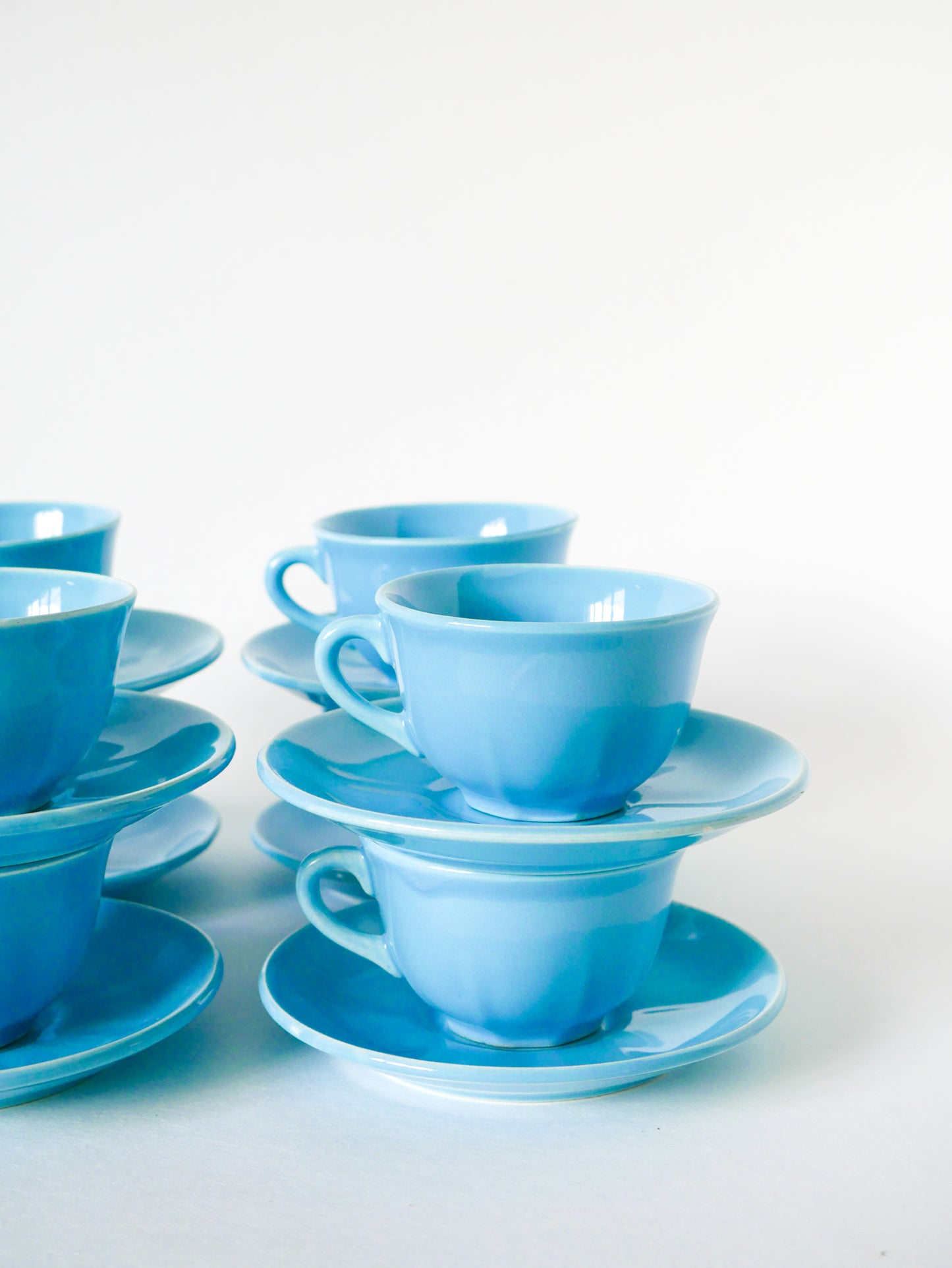 Ensemble de 8 tasses à café et soucoupes, FB Badonviller, Bleu Ciel, 1950