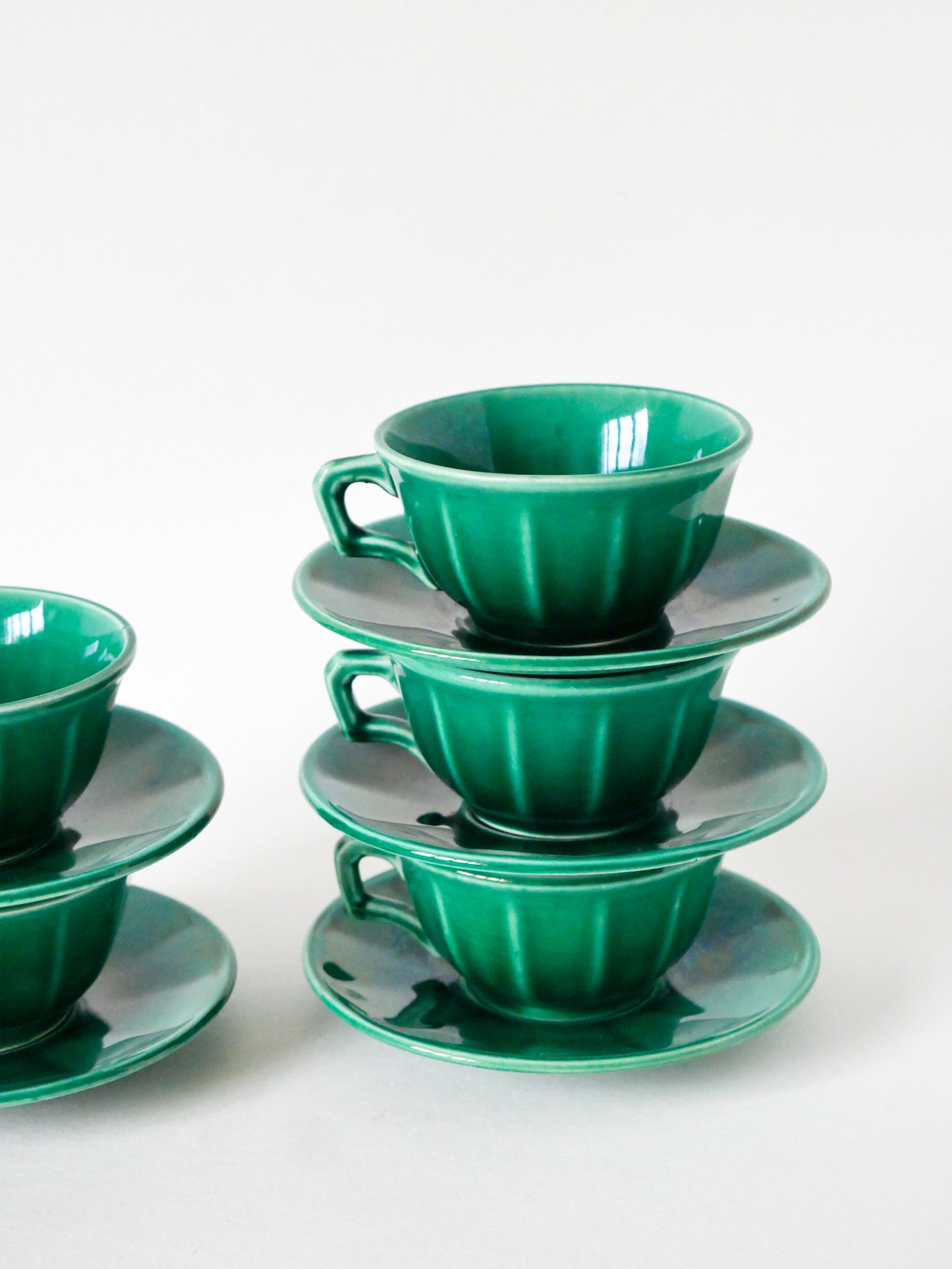 Ensemble de 5 tasses à café et soucoupes en barbotine, Vert, 1960