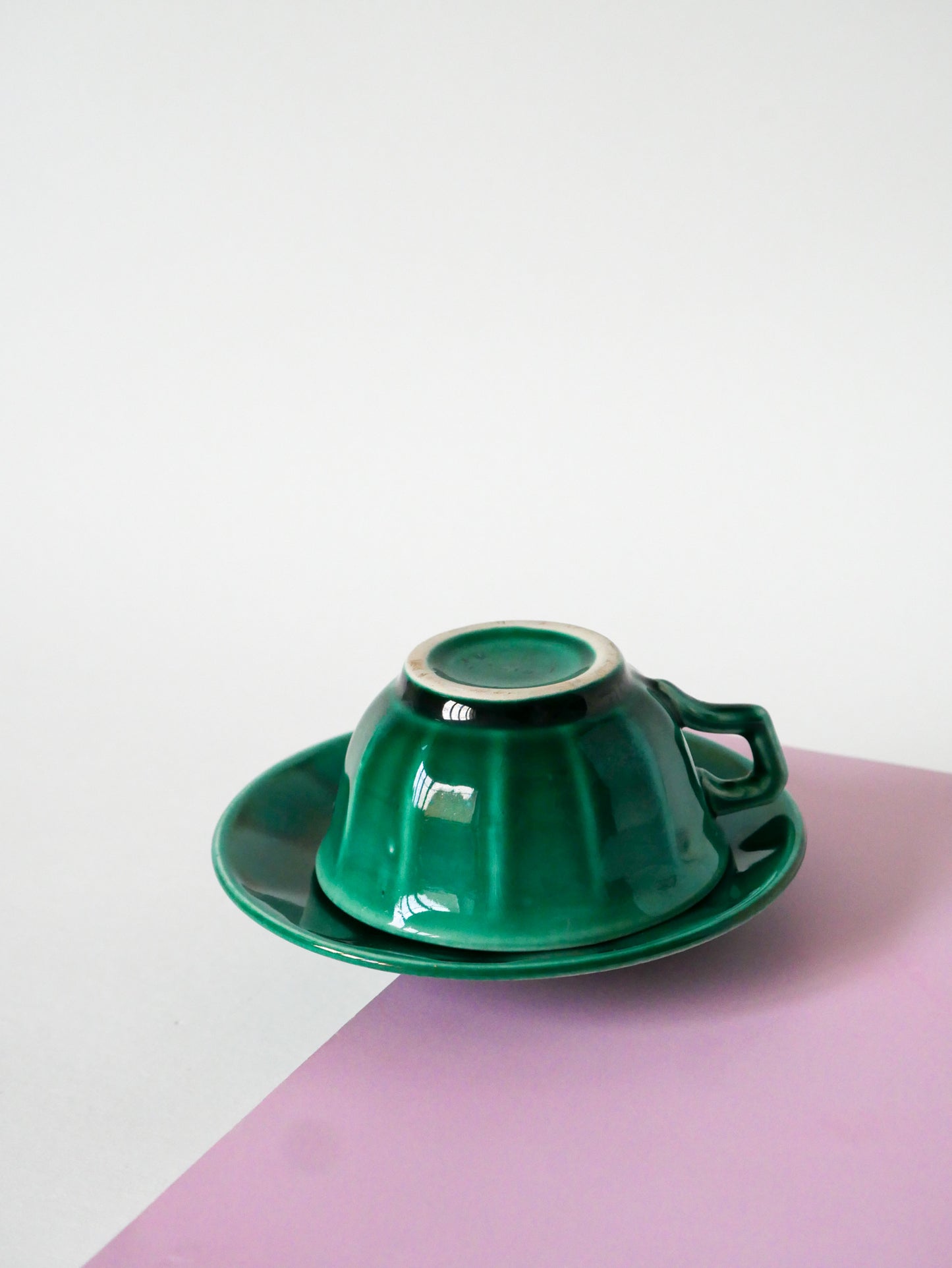 Ensemble de 5 tasses à café et soucoupes en barbotine, Vert, 1960