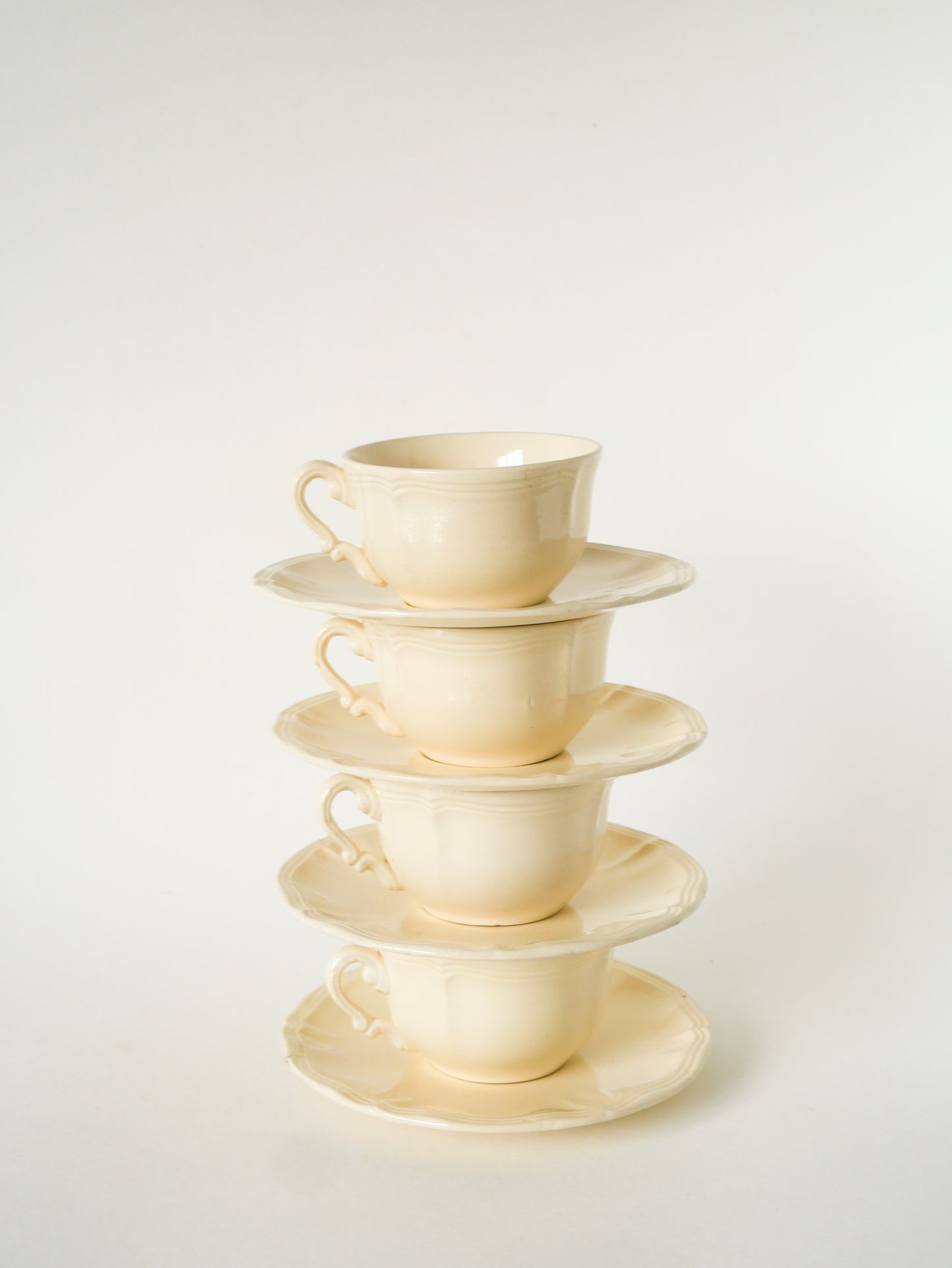 Ensemble de 4 tasses à café et soucoupes Digoin Sarreguemines, Crème, 1950