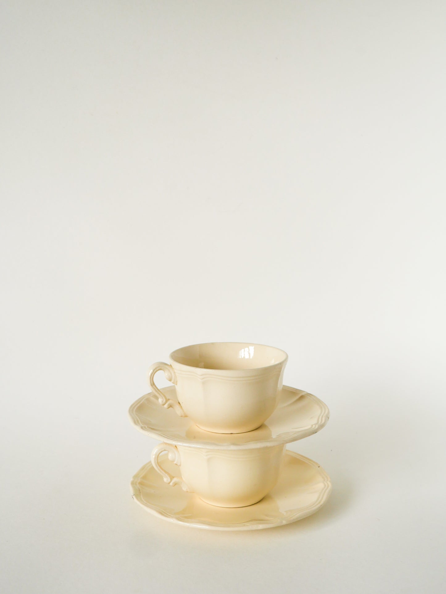 Ensemble de 4 tasses à café et soucoupes Digoin Sarreguemines, Crème, 1950