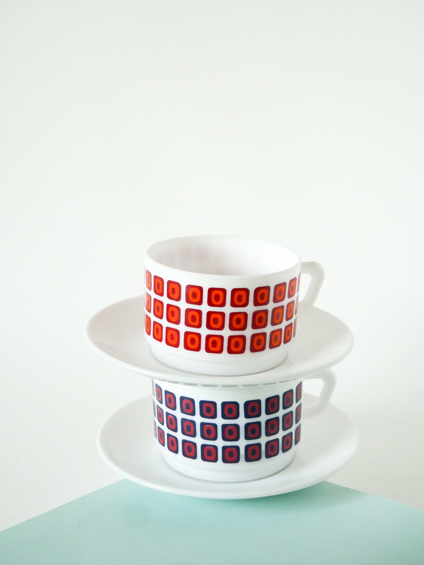 Déjeuner en opaline, motifs Psychés, Rouge et Orange, Design, 1970