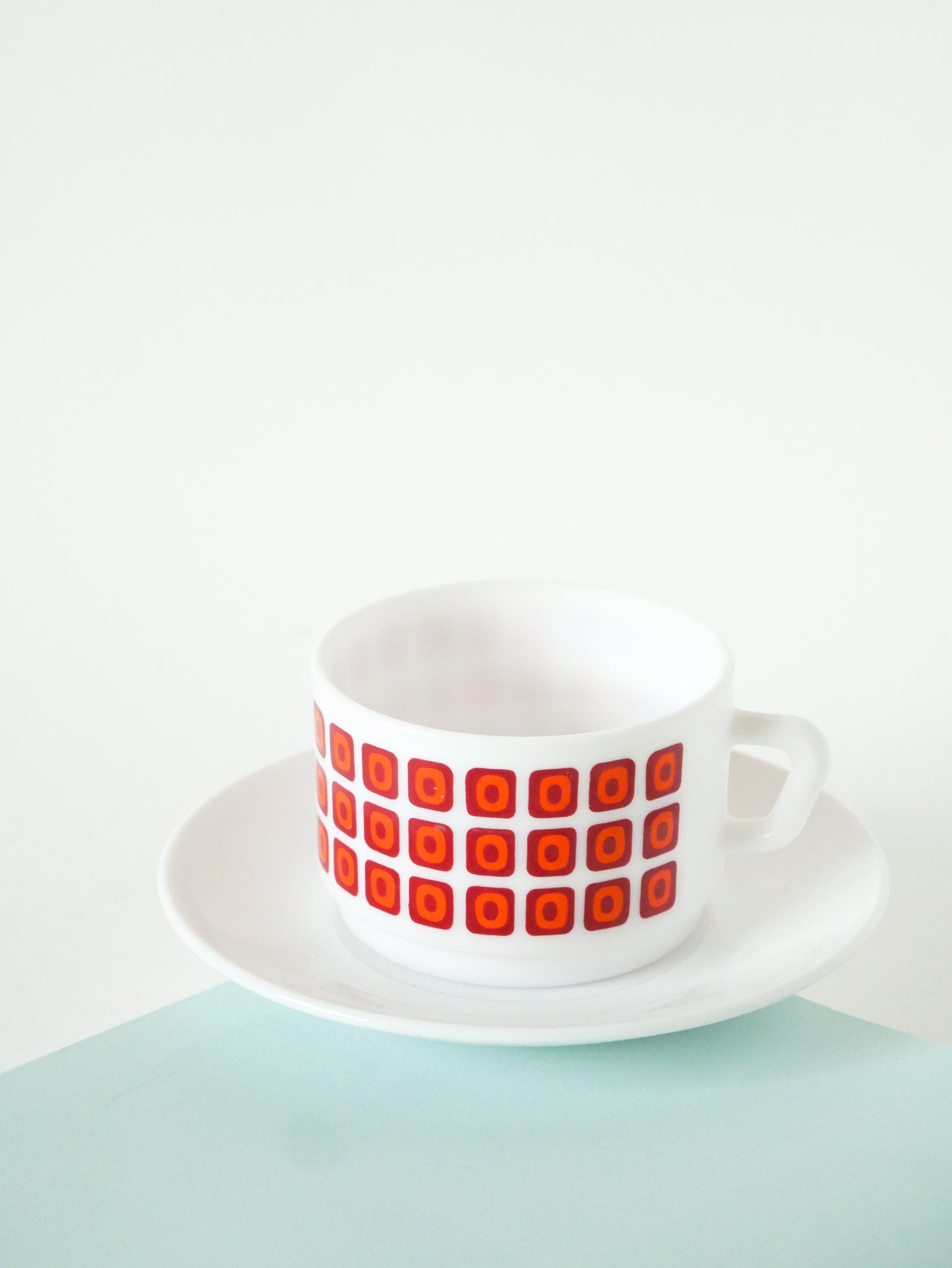 Déjeuner en opaline, motifs Psychés, Rouge et Orange, Design, 1970