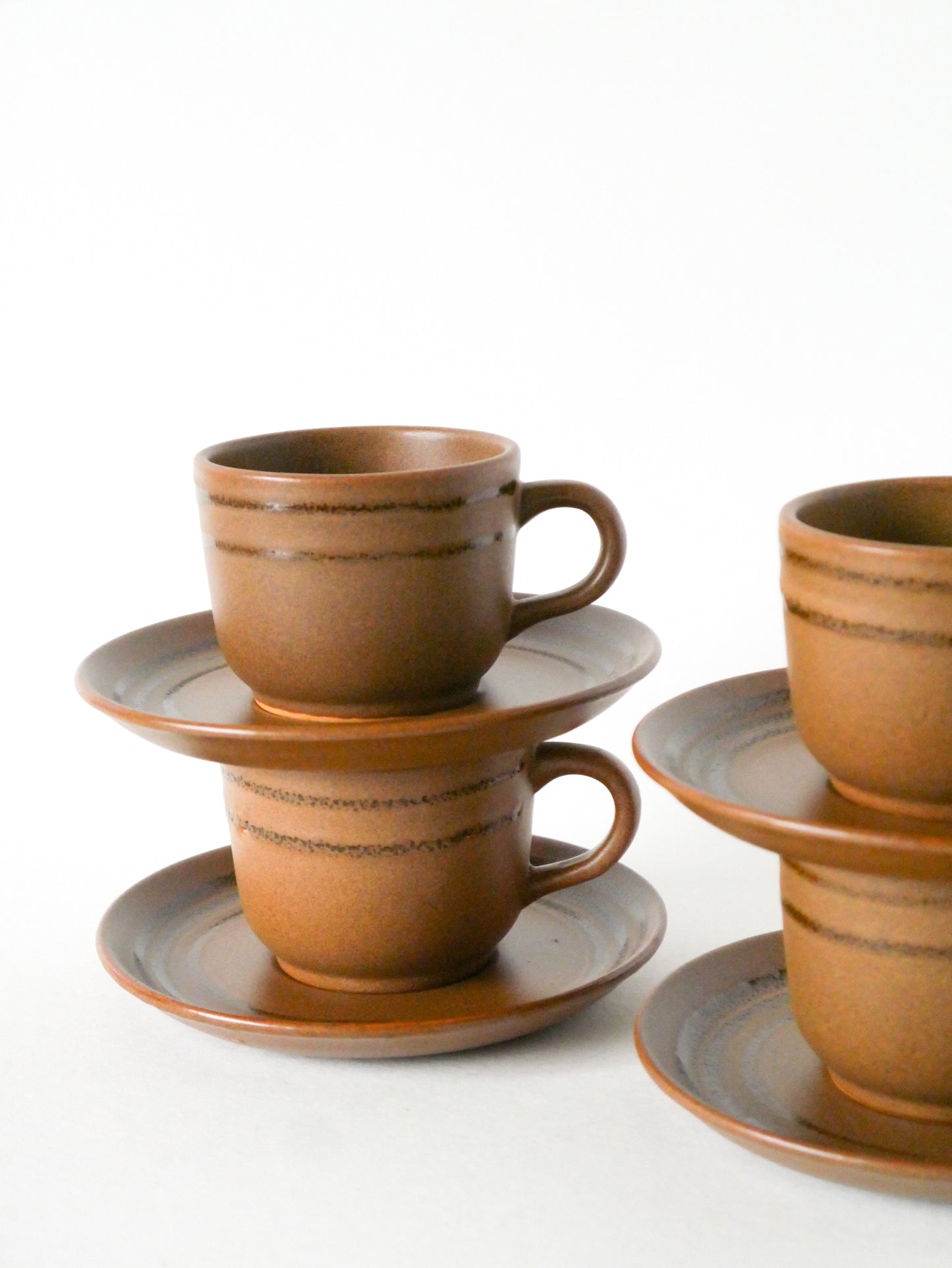 Ensemble de 4 tasses et sous-tasses à café en grès, Sarreguemines modèle Savoie, 1970