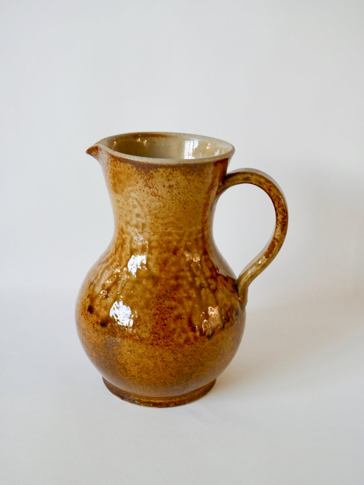 Grand broc / pichet en grès / poterie artisanale, 1970