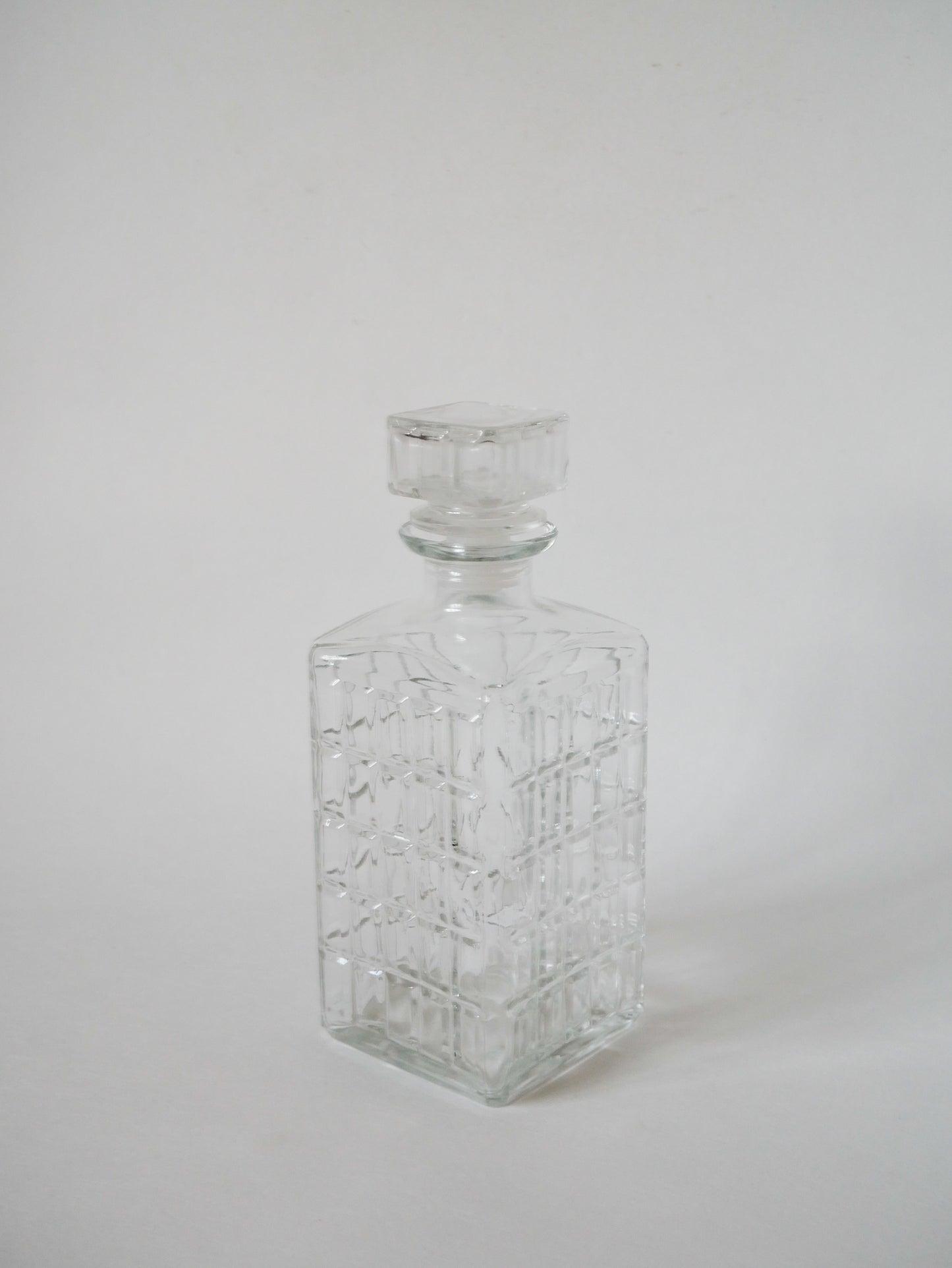 Carafe à whisky facettée, bouchon simple, 1970