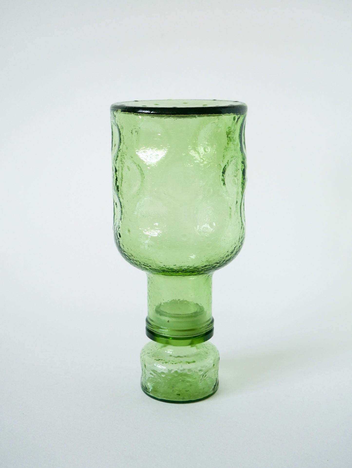 Carafe en verre bullé vert, 1970