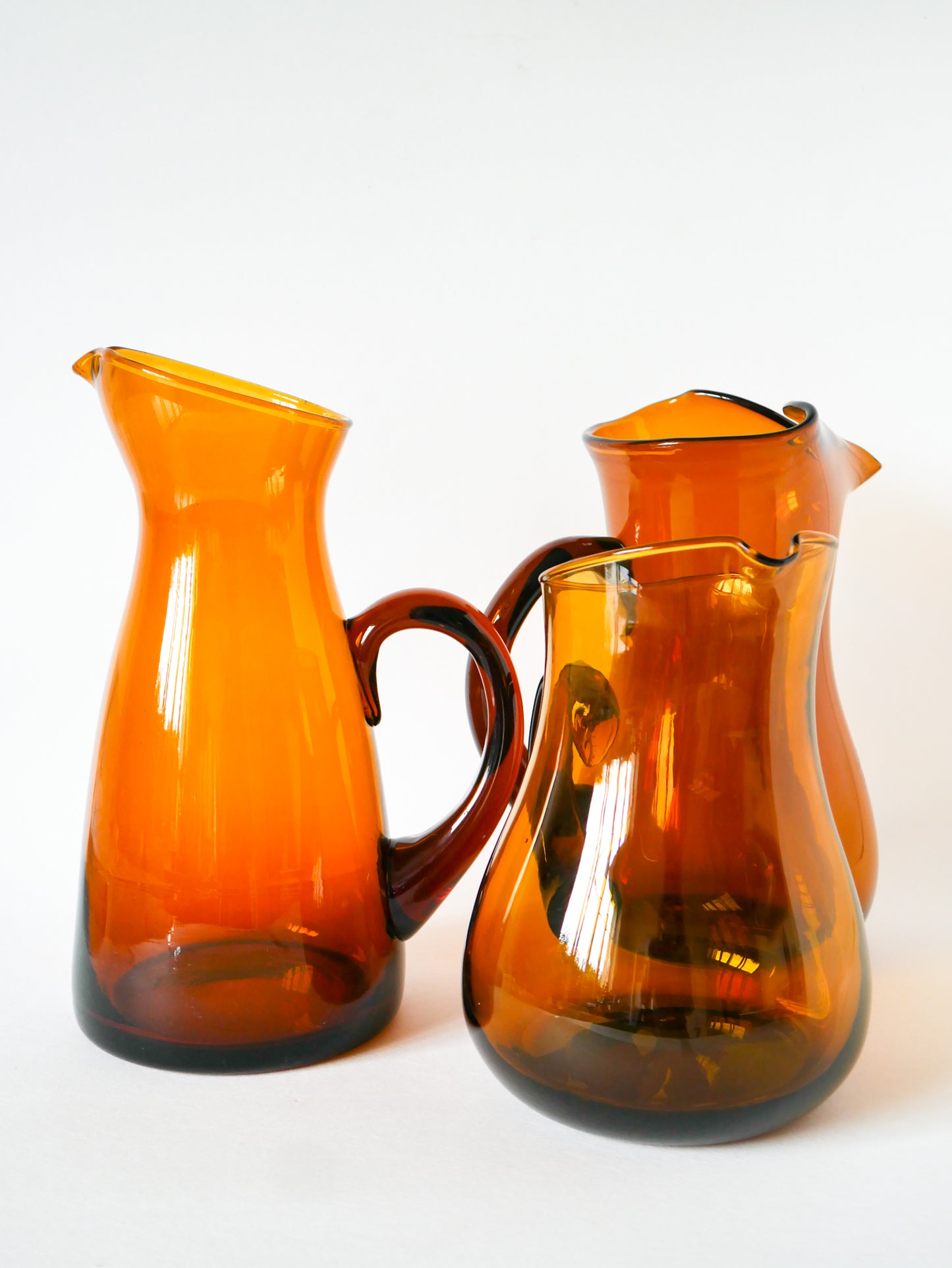 Pichet en verre ambré, Design, 1970 - 23 X 18 cm