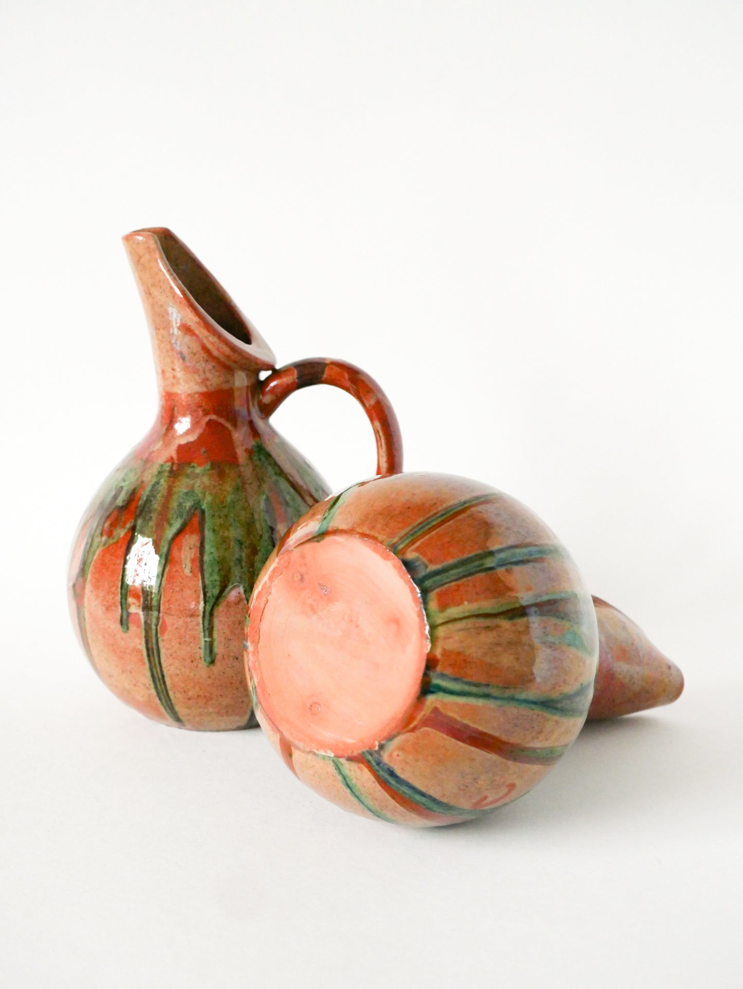 Paire de pichets en grés vernissé, poterie artisanale, 1970