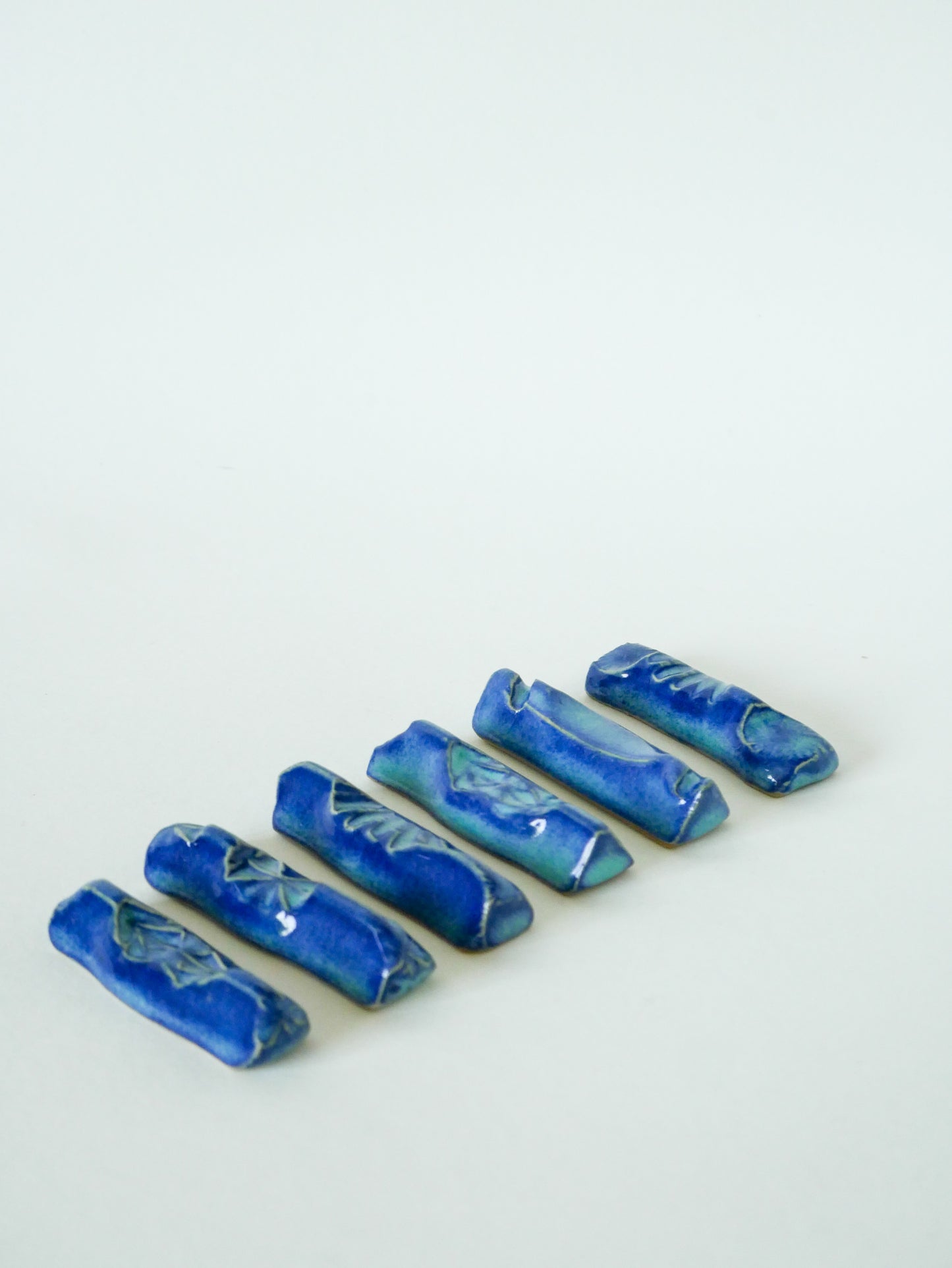 Ensemble de 6 porte-couteaux en céramique, fabrication artisanale, Bleu, 1970