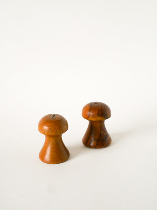 Paire de sel & poivre en bois tourné, modèle Mushroom, 1970