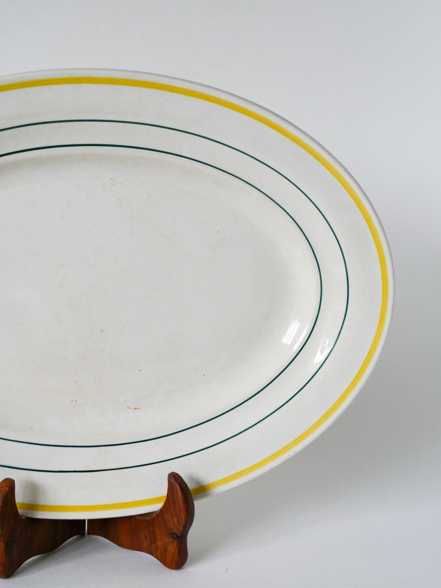 Plat oval à liserés jaunes St Amand modèle "Trouville", 1960