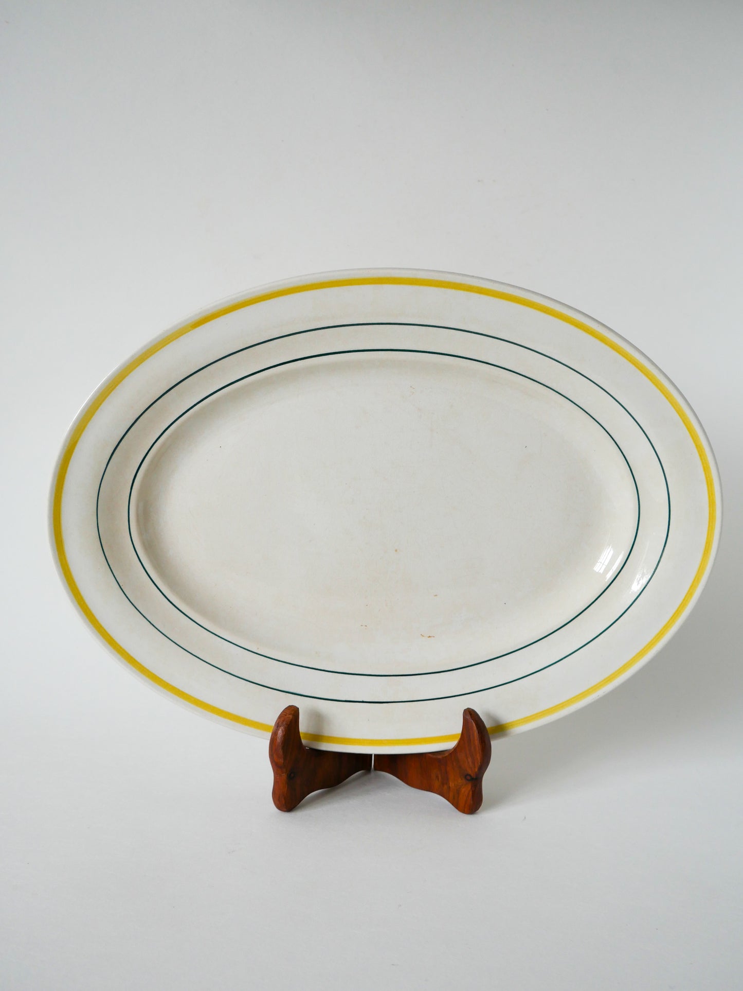 Plat oval à liserés jaunes St Amand modèle "Trouville", 1960