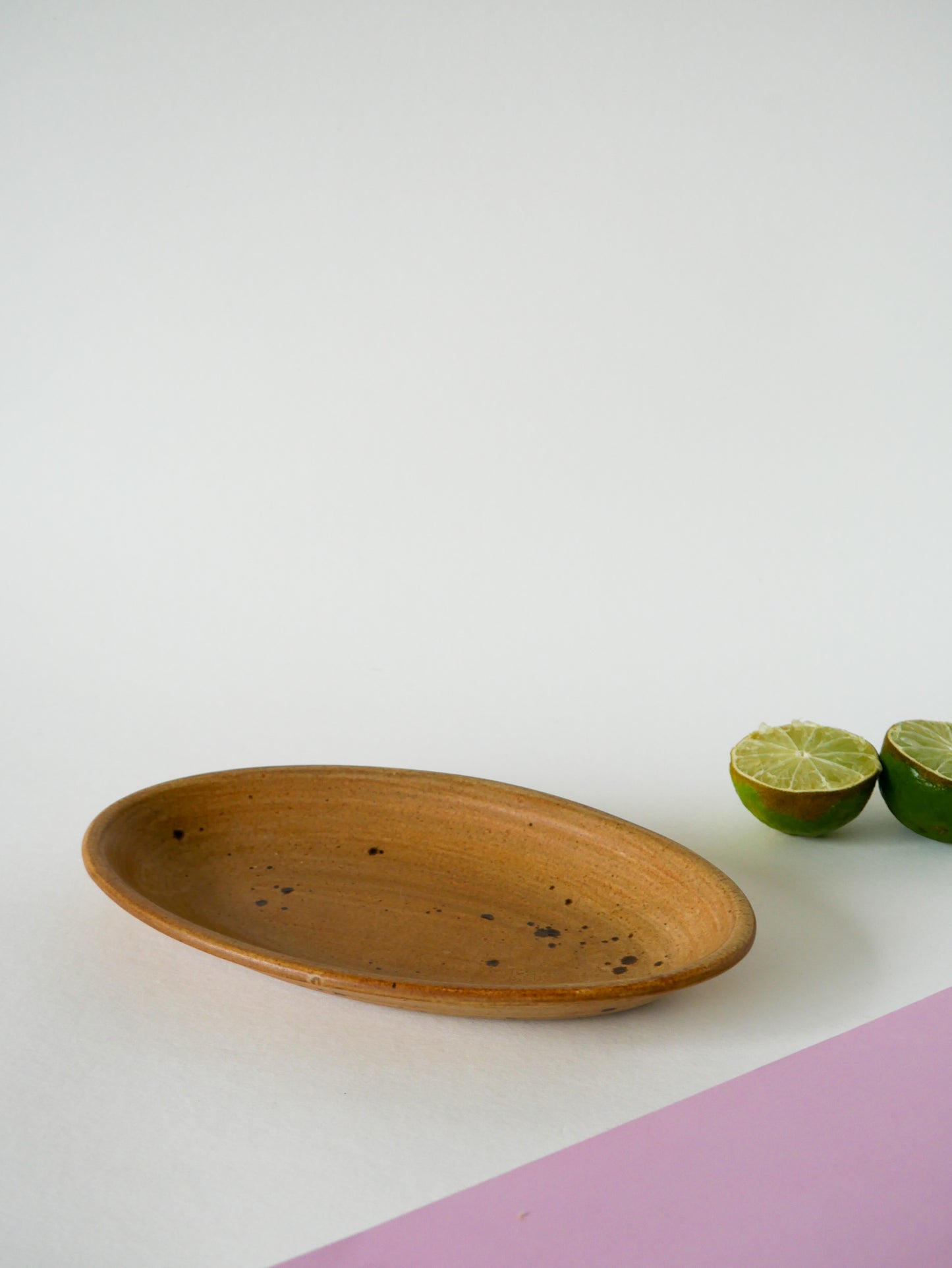 Petit plat en grès vernissé, poterie du Sud, 1960