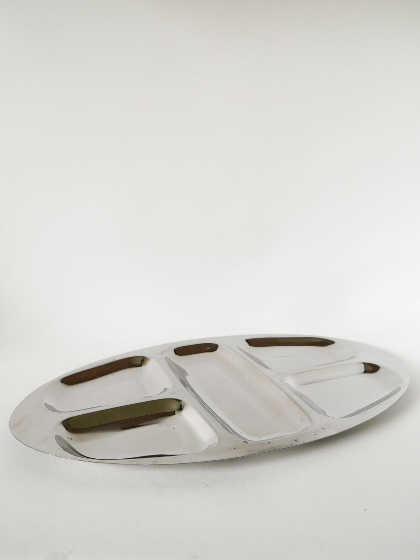 Plat à compartiments oval en inox, Design, 1970, 45.5 X 27 cm