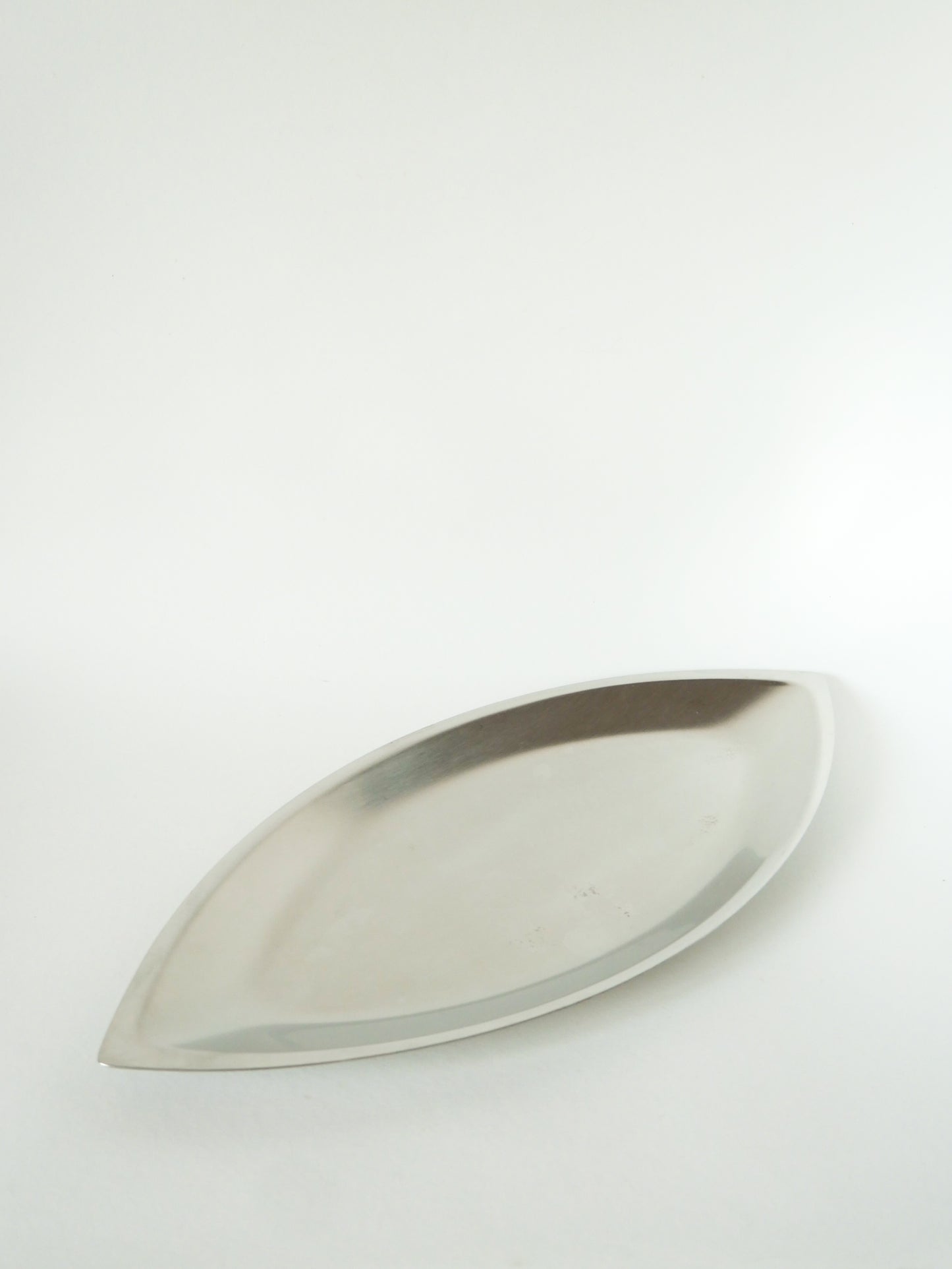 Très grand plat en inox oval, Design, 1970