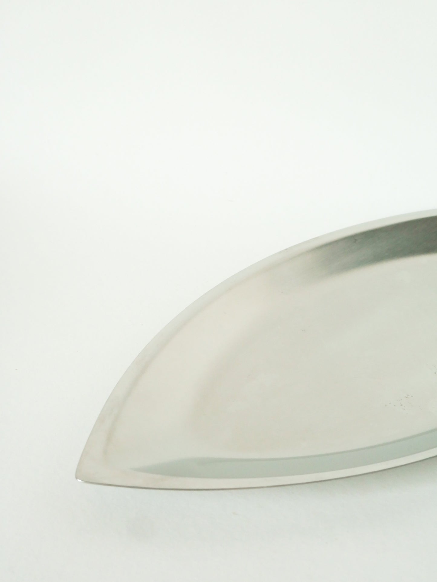 Très grand plat en inox oval, Design, 1970