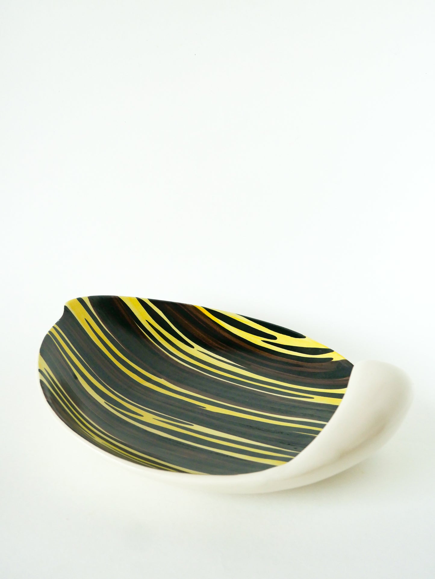 Grande coupe en céramique forme Libre, Lignes, peint à la main, Jaune, Marron et Noir, 1960