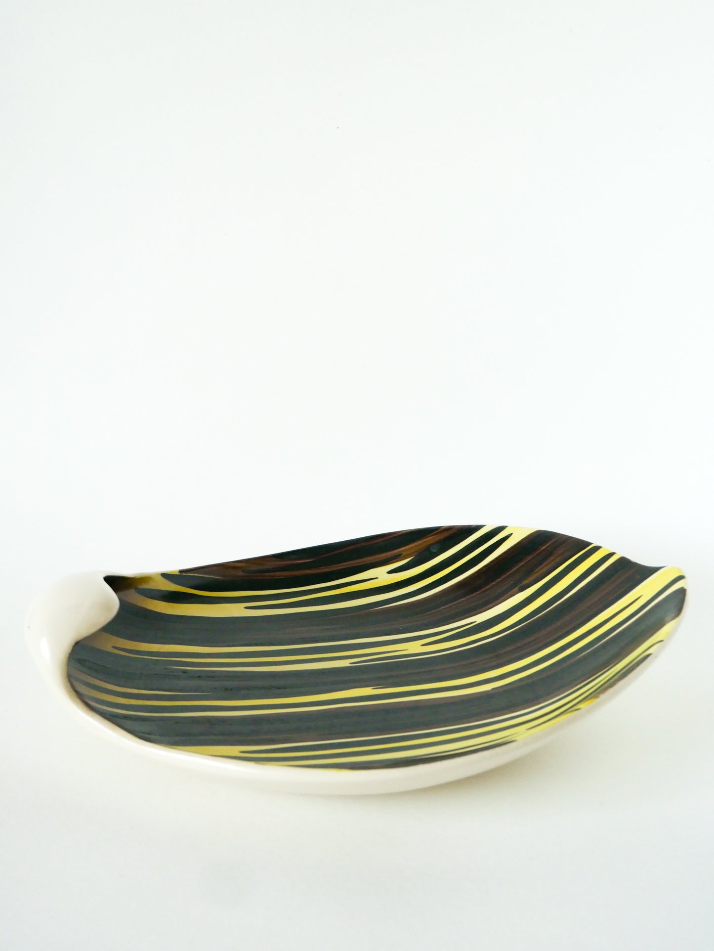 Grande coupe en céramique forme Libre, Lignes, peint à la main, Jaune, Marron et Noir, 1960