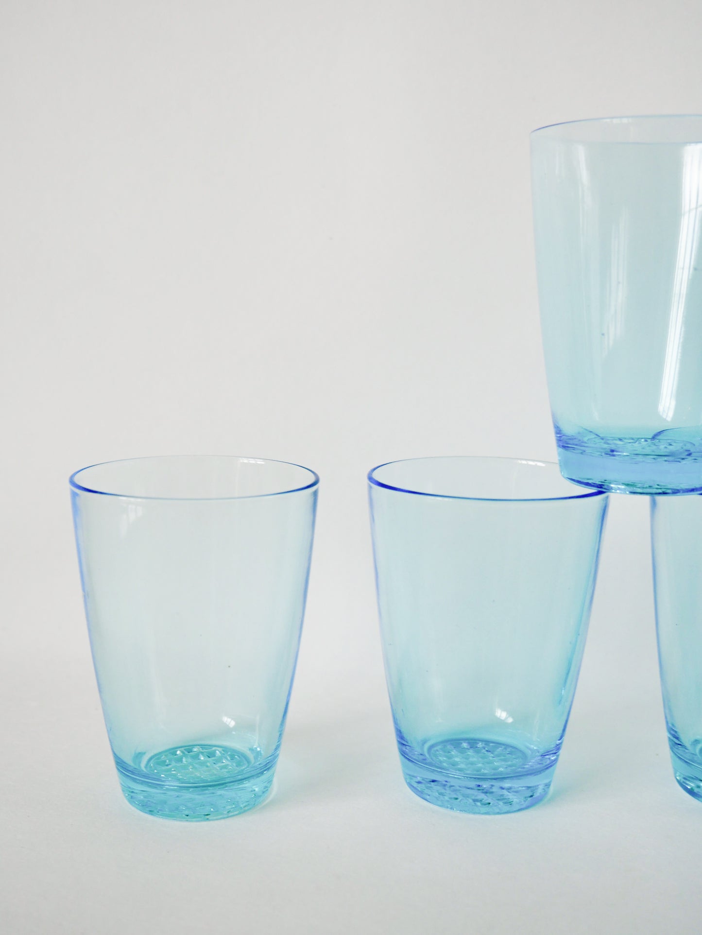 Lot de 7 verres à eau Made in France en verre bleu, 1970