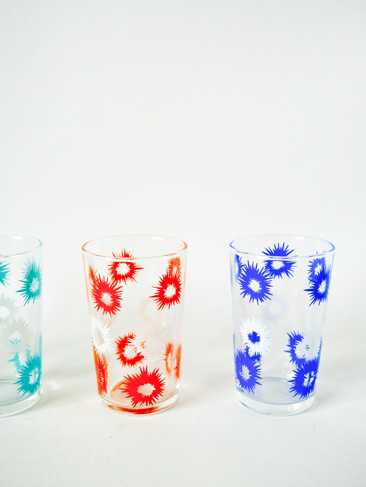 Lot de 4 verres à liqueur design colorés, 1970