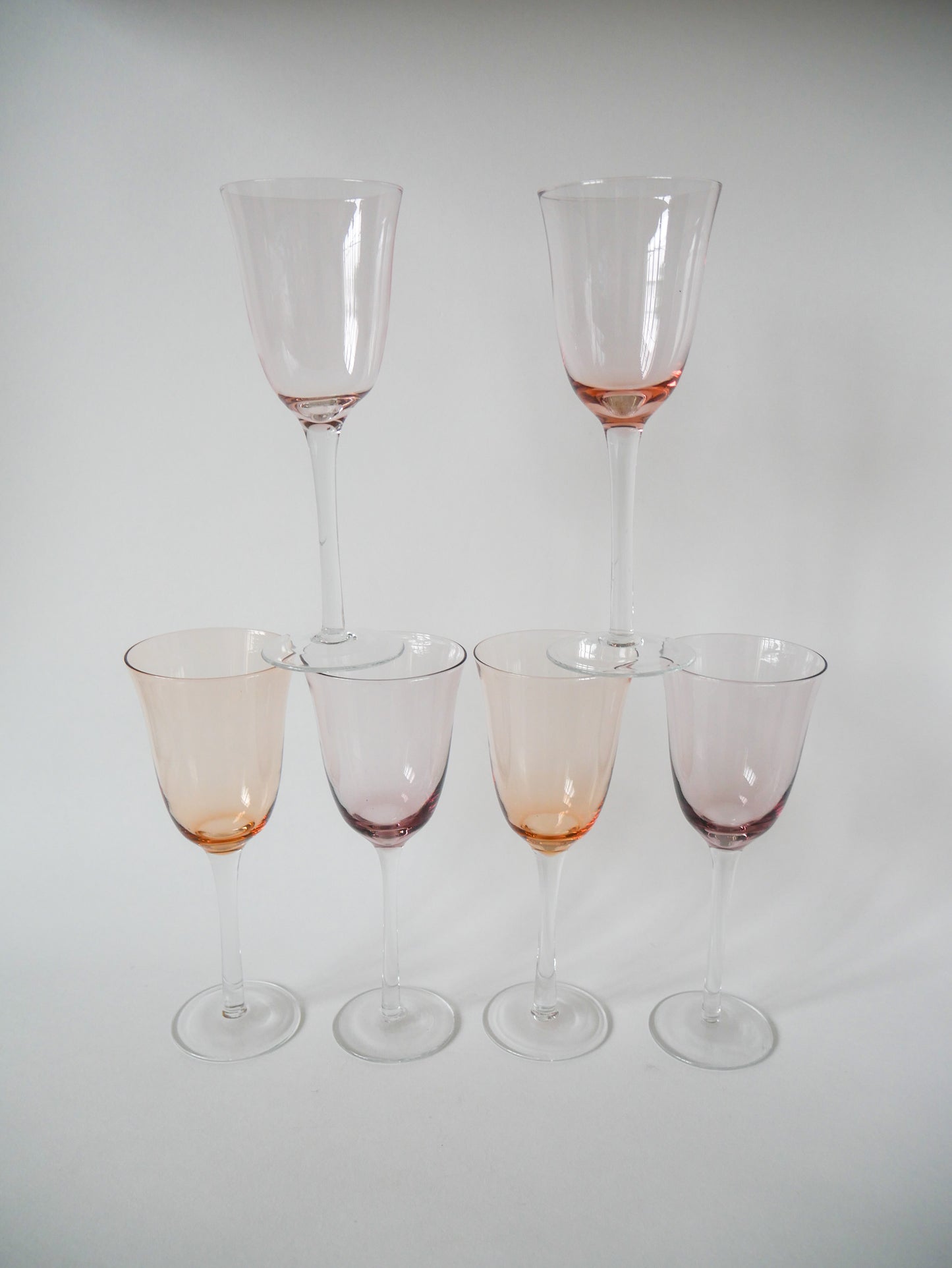 Lot de 6 grands verres à vin colorés rose et lilas 1970