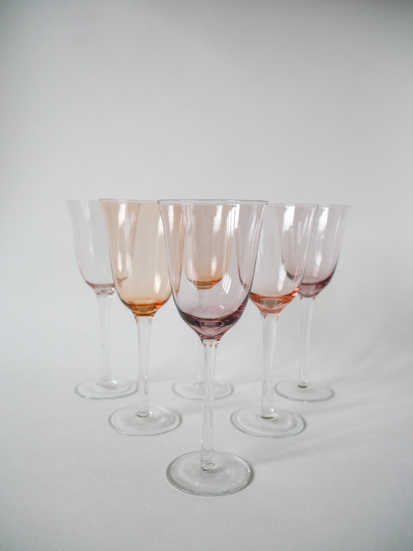 Lot de 6 grands verres à vin colorés rose et lilas 1970