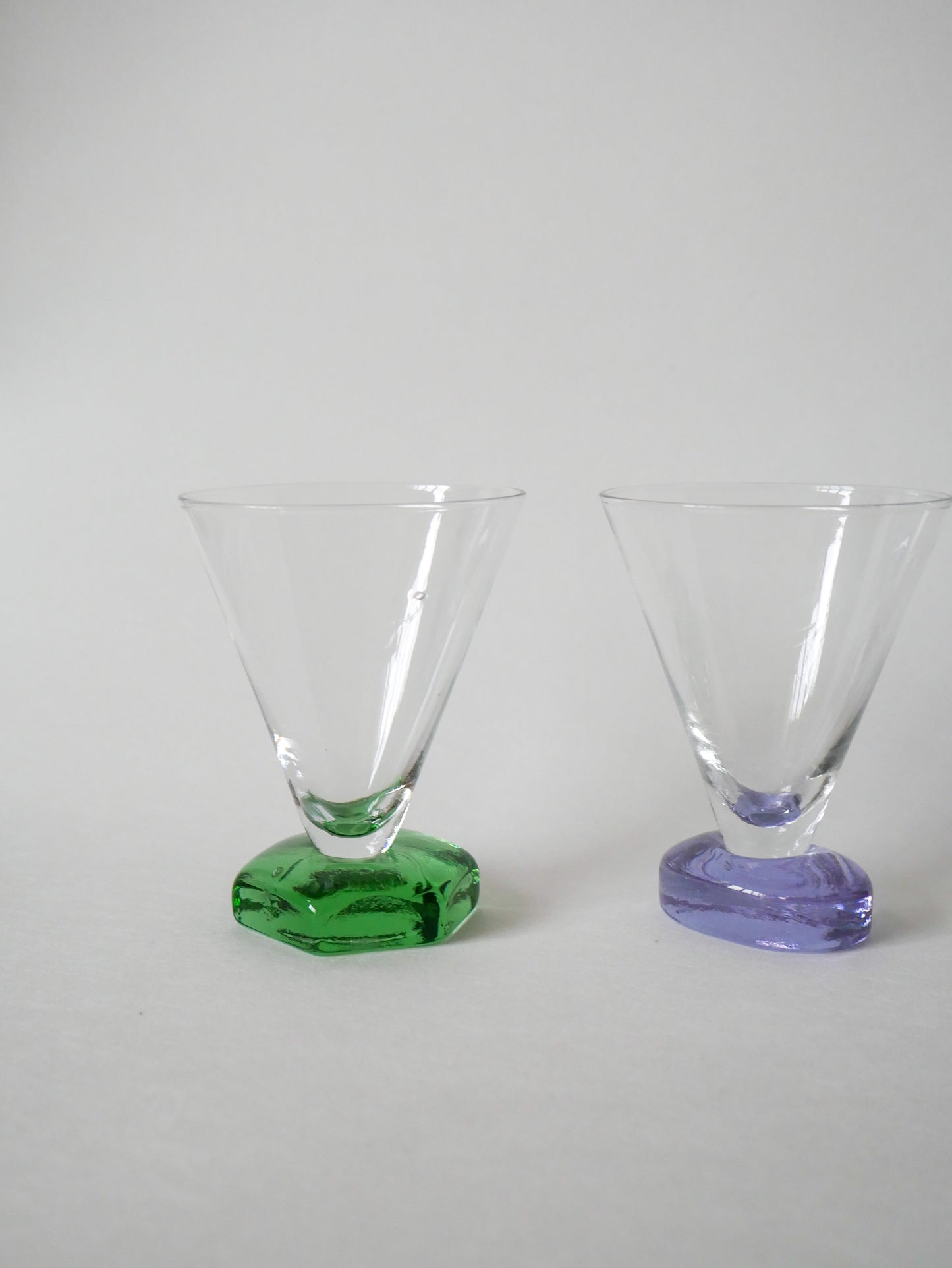 Lot de 5 verres à vin design pieds colorés 1970-1980