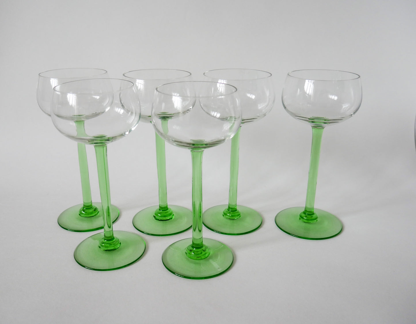 Lot de 6 verres à vin blanc à pieds vert clair 1970