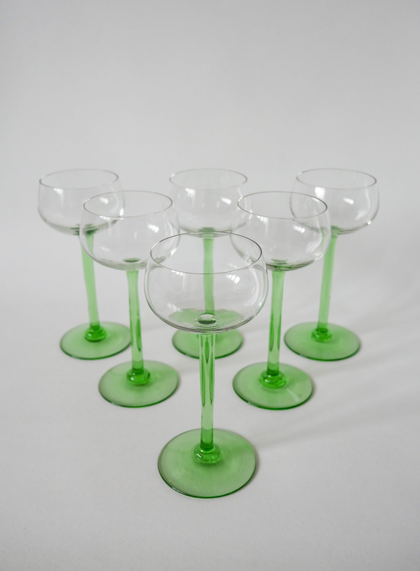 Lot de 6 verres à vin blanc à pieds vert clair 1970