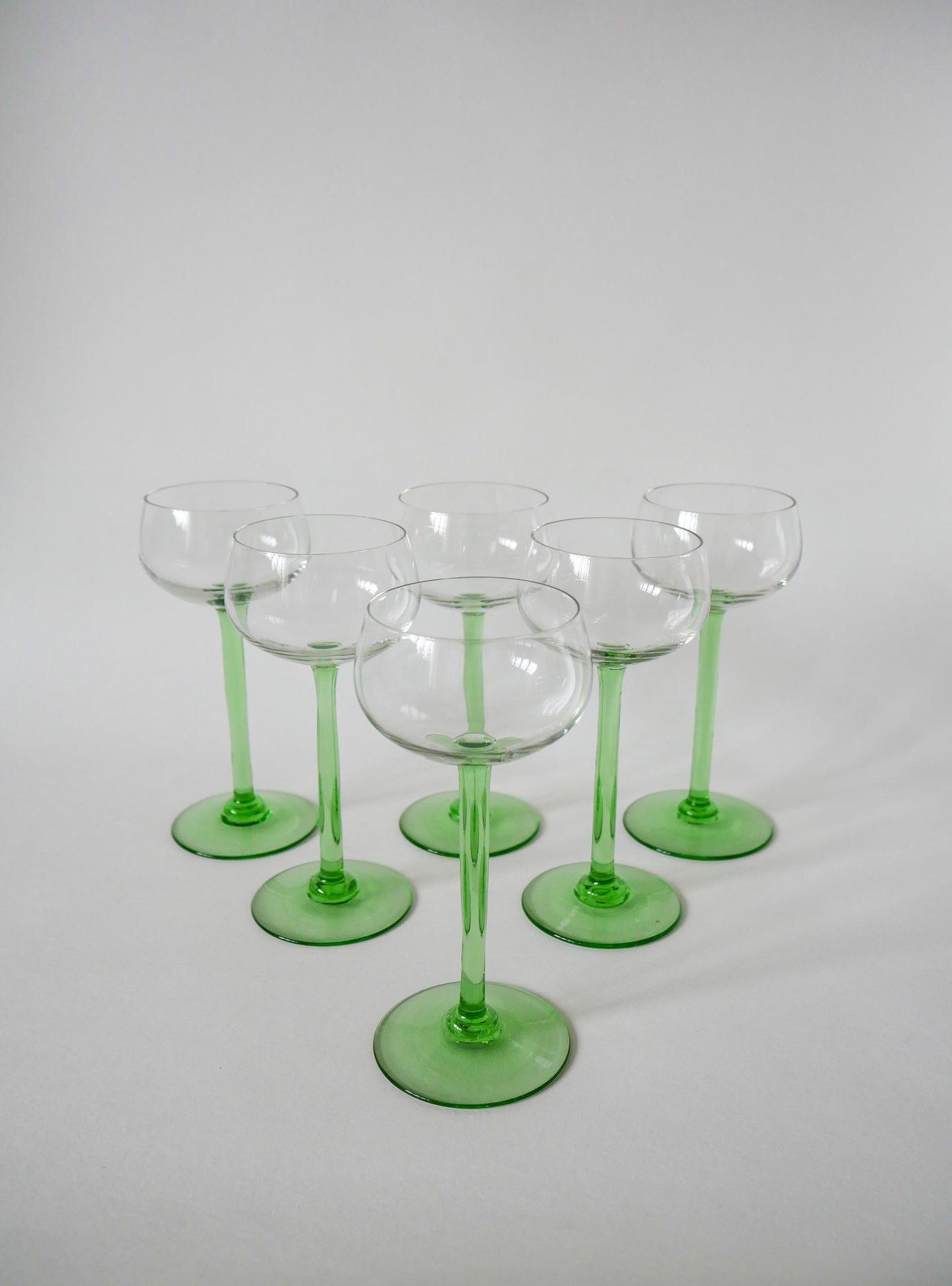 Lot de 6 verres à vin blanc à pieds vert clair 1970