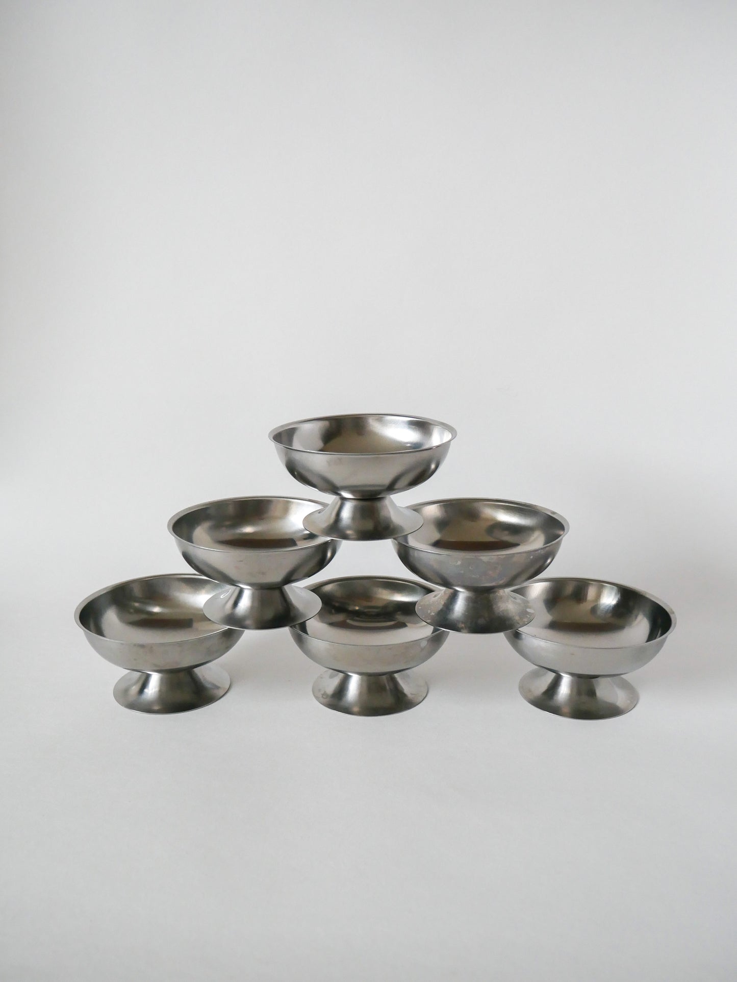 Lot de 6 grandes coupes pieds large en inox 1970