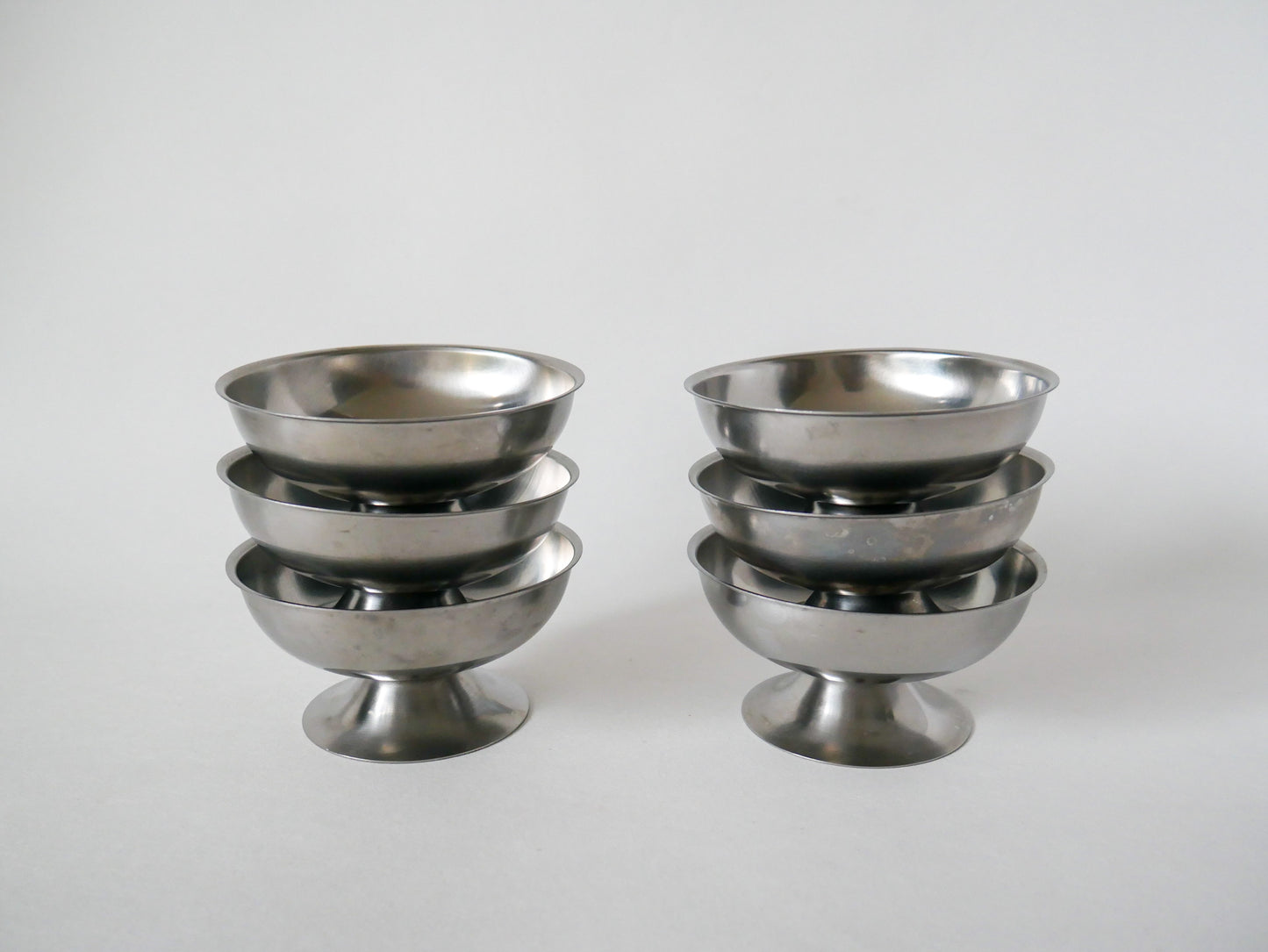 Lot de 6 grandes coupes pieds large en inox 1970