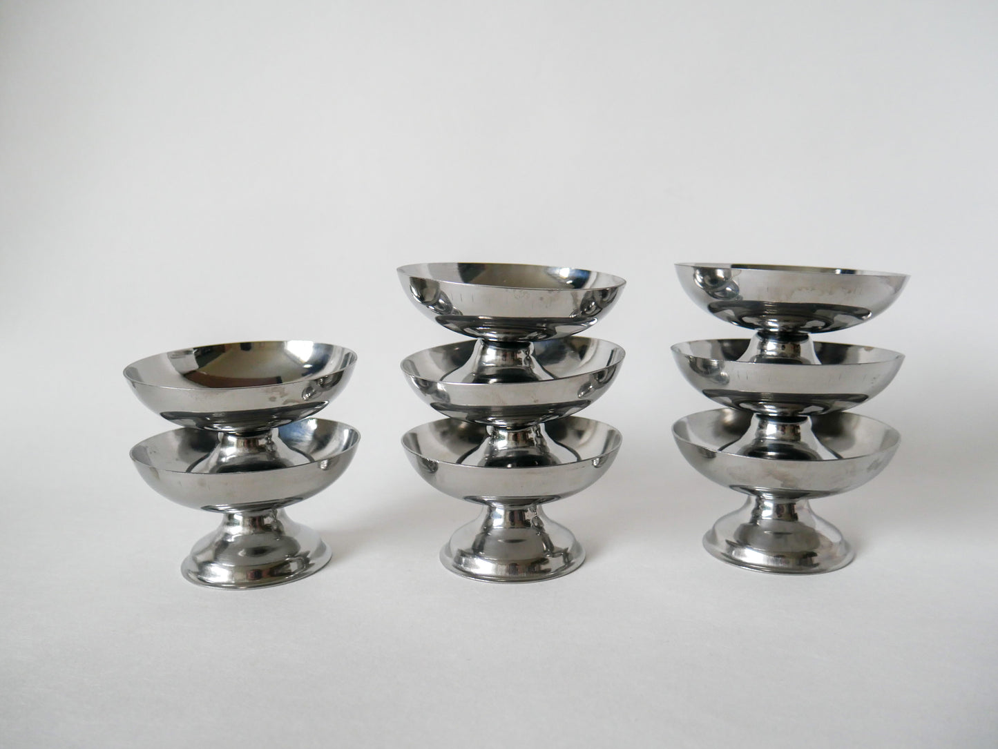 Lot de 8 coupes design en inox 1970