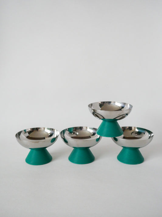 Lot de 4 grandes coupes en inox et pieds en plastique vert 1970