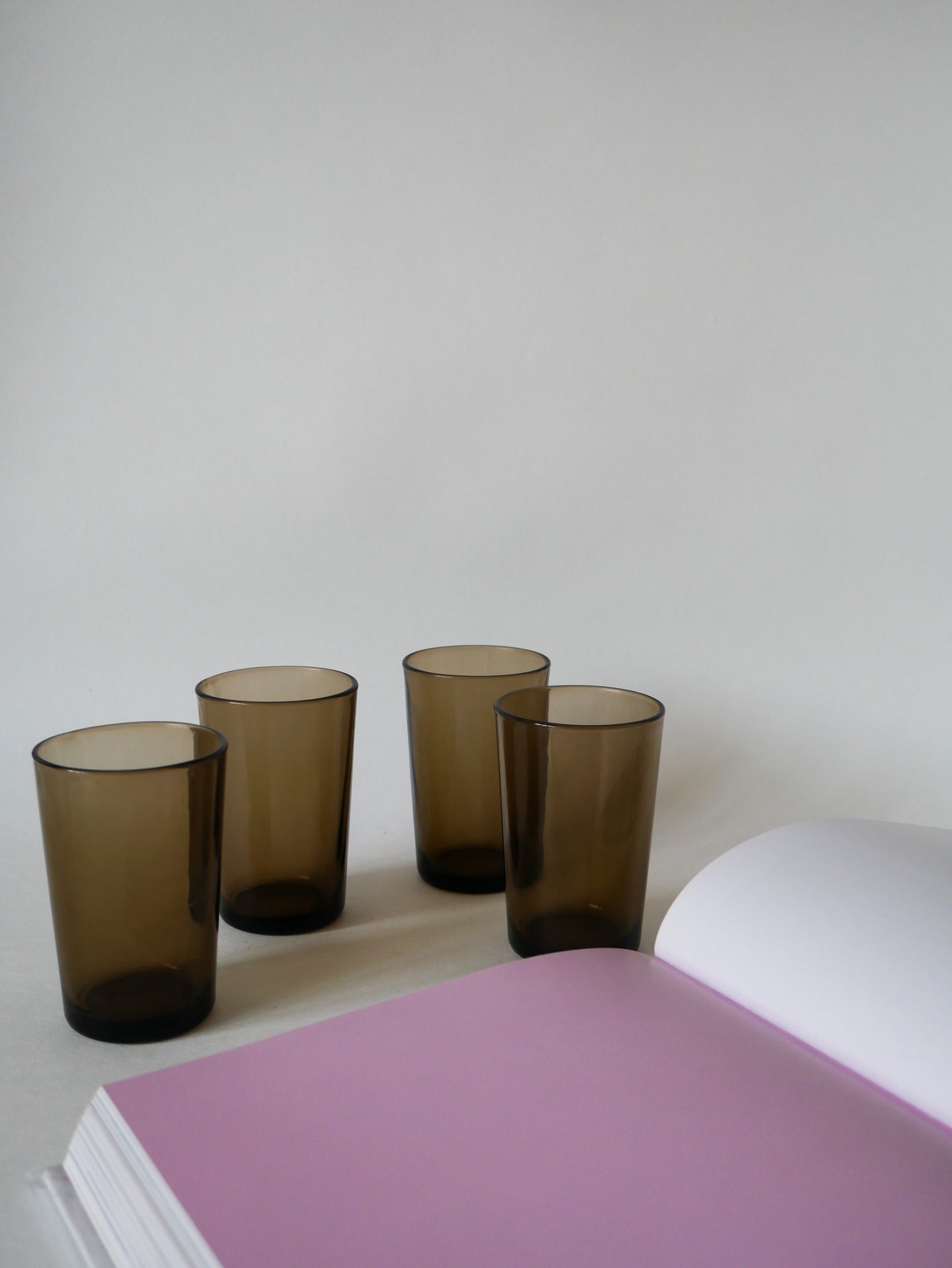 Lot de 4 verres à eau en verre fumé Made in France 1970