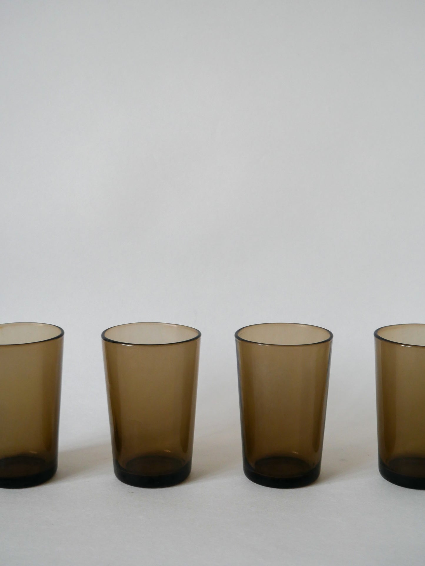 Lot de 4 verres à eau en verre fumé Made in France 1970