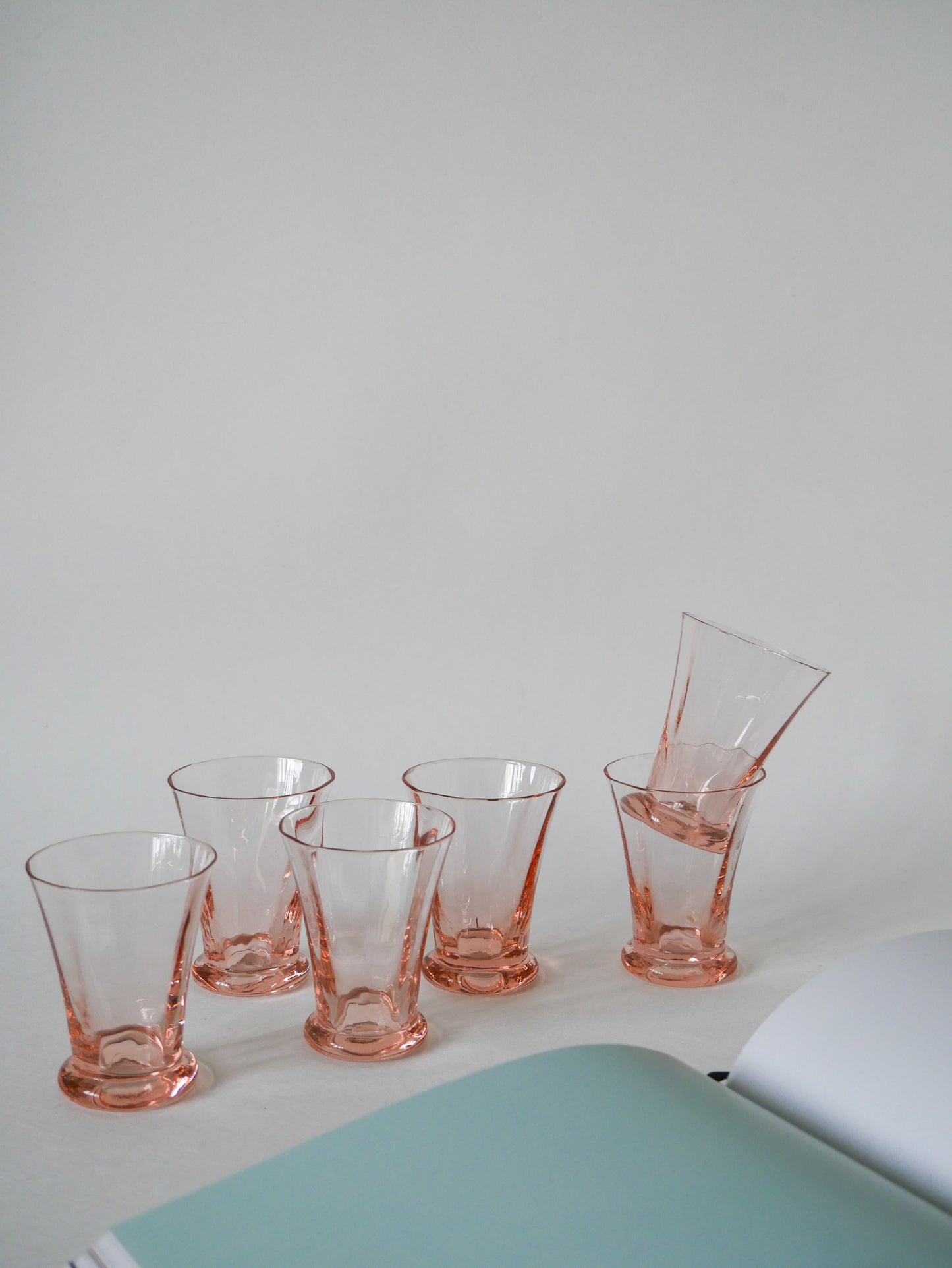 Lot de 6 verres à liqueur rose art déco 1970