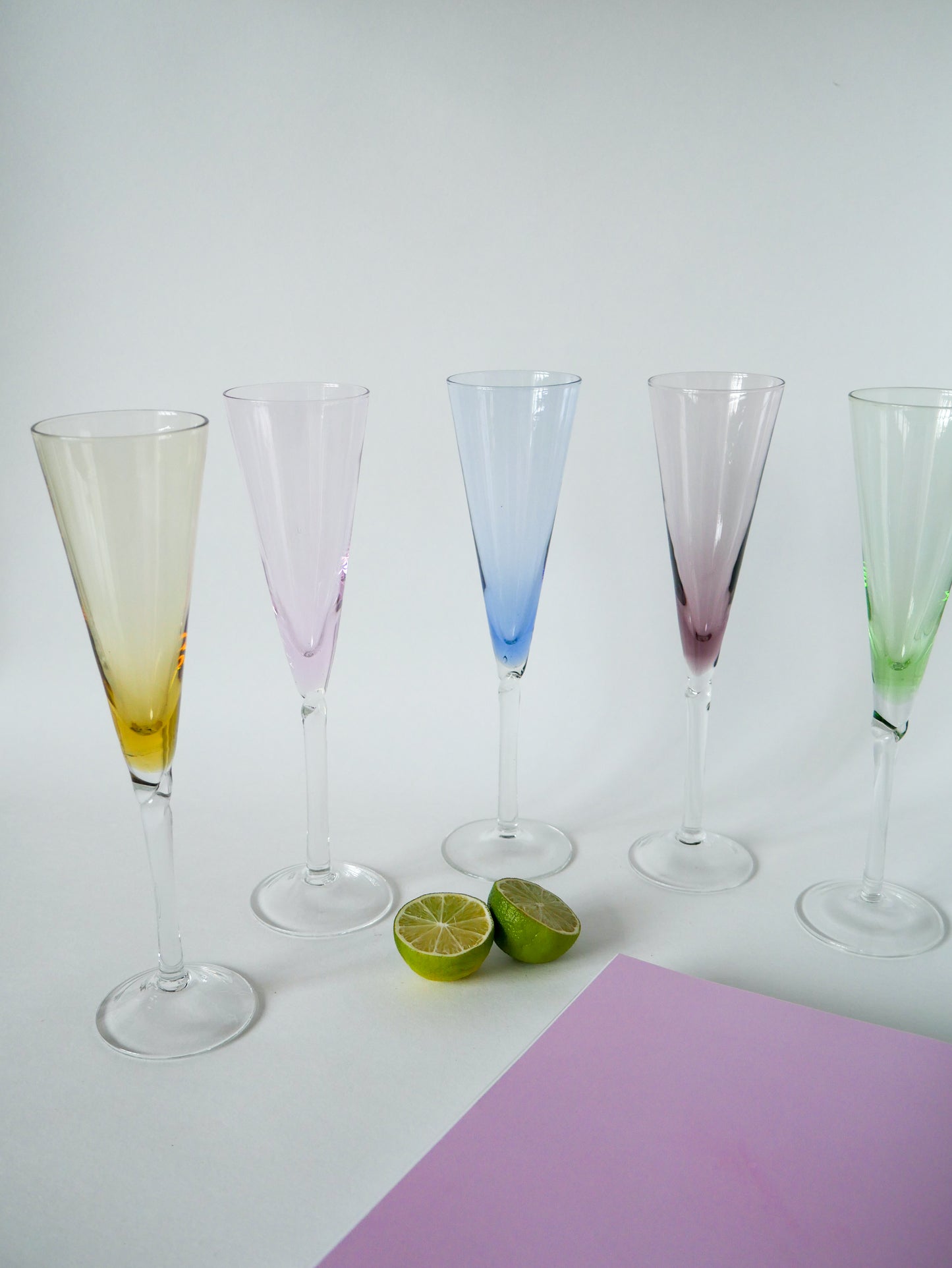 Lot de 5 flûtes à champagne en verre coloré Design 1970